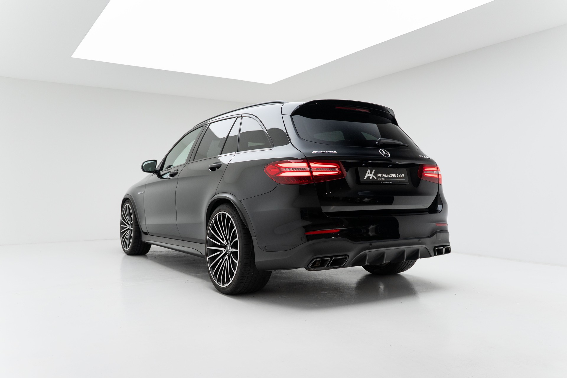 MERCEDES-BENZ GLC 63 AMG 4Matic+ 9G-Tronic-image-11