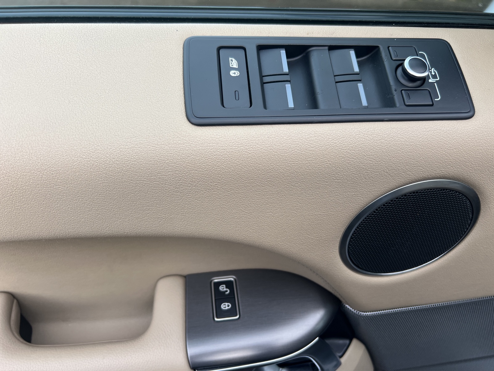 LAND ROVER Range Rover Sport 3.0 TDV6 HSE Automatic-image-9