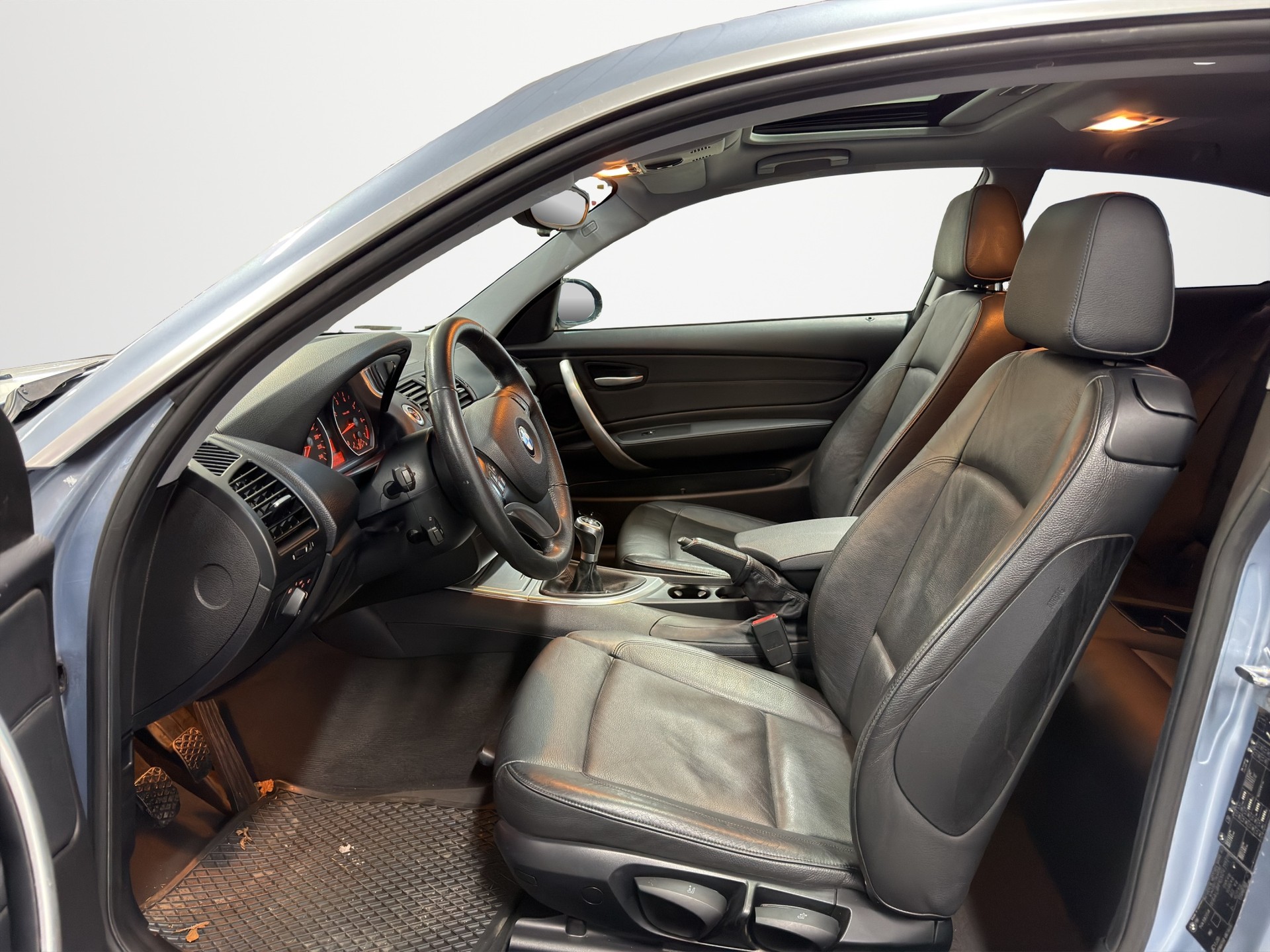 BMW 118i-image-8