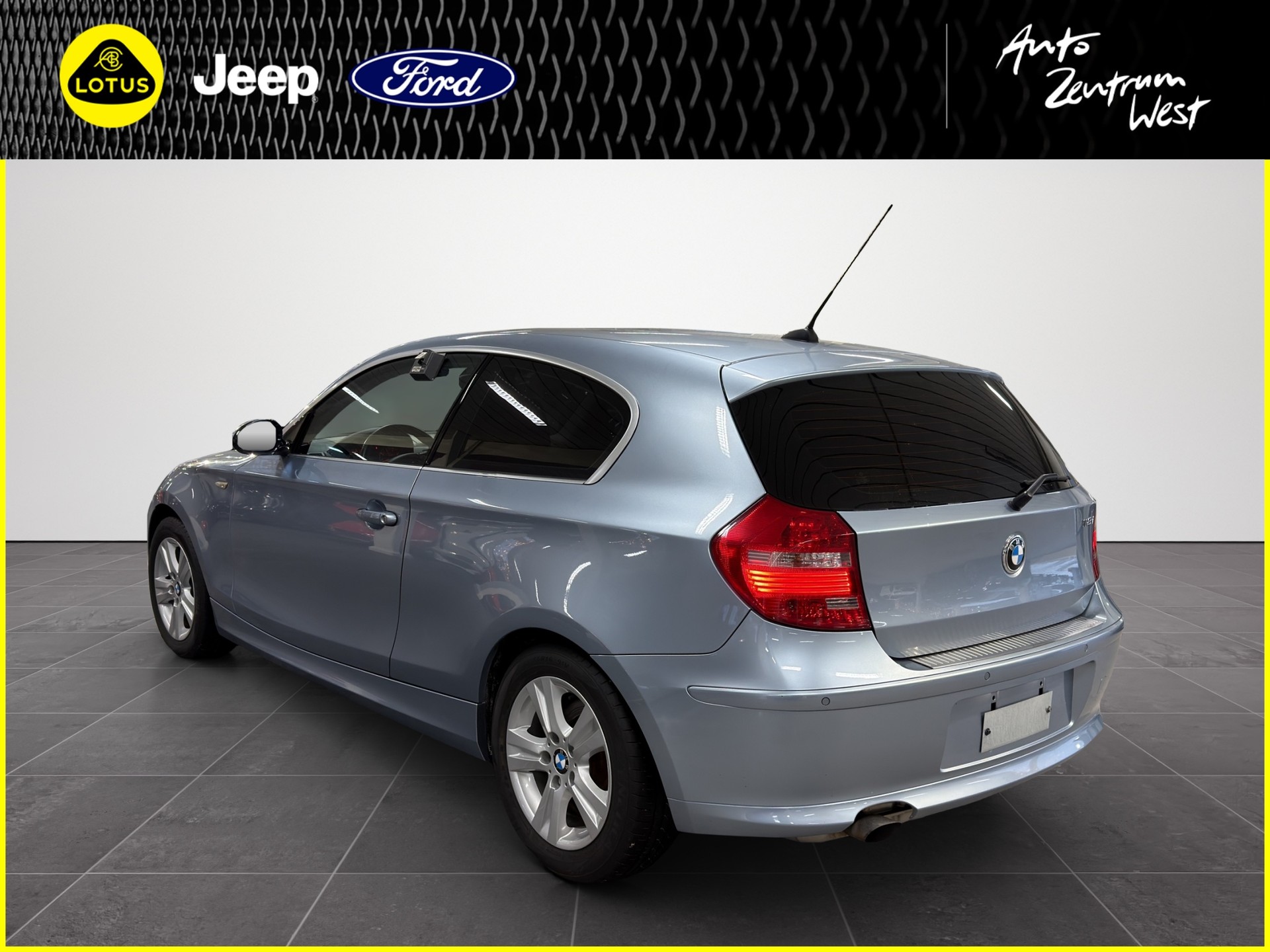 BMW 118i-image-2