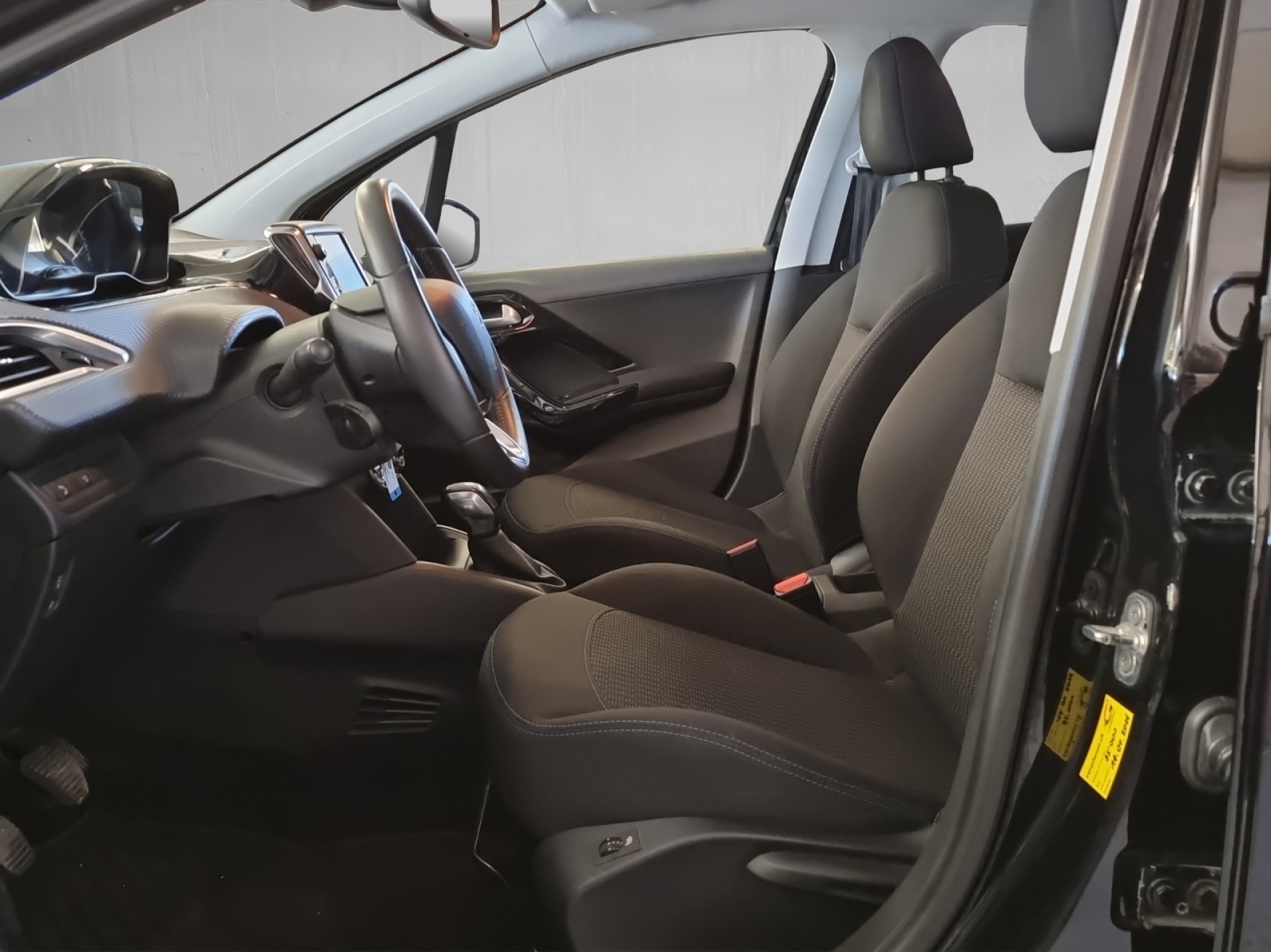 PEUGEOT 208 1.2 PureTech Style S/S-image-6