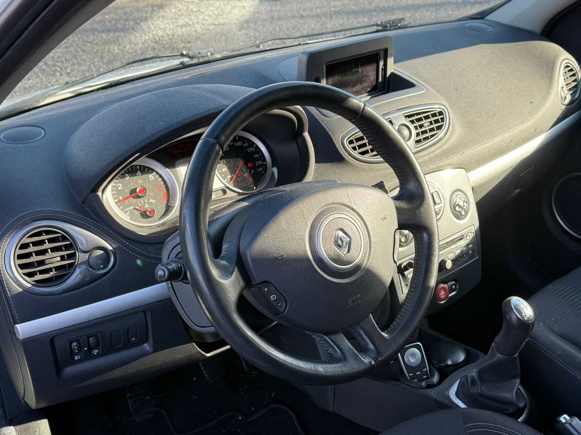 RENAULT Clio Grandtour 1.2 16V Turbo 20th Edition-image-11