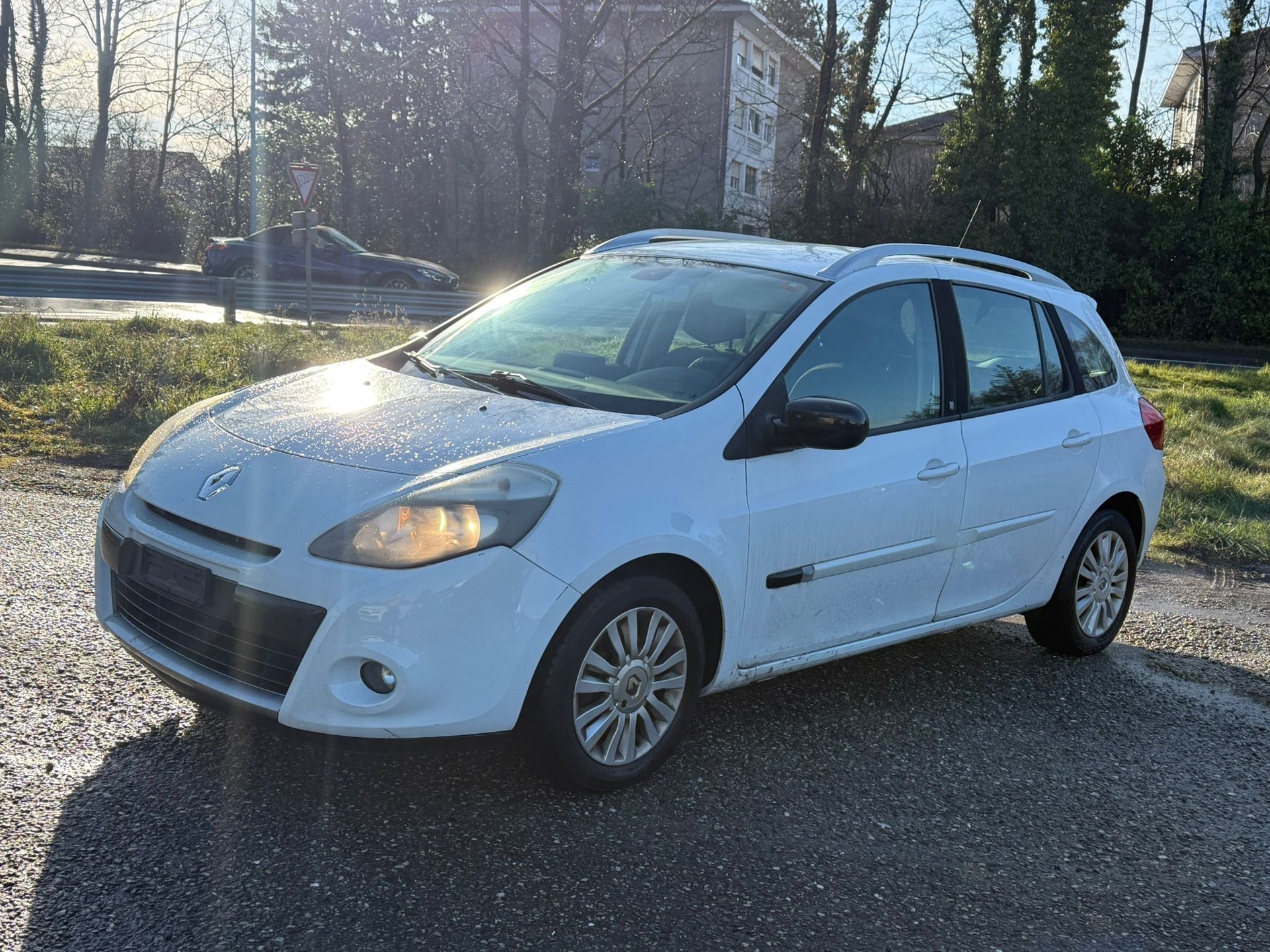 RENAULT Clio Grandtour 1.2 16V Turbo 20th Edition-image-1