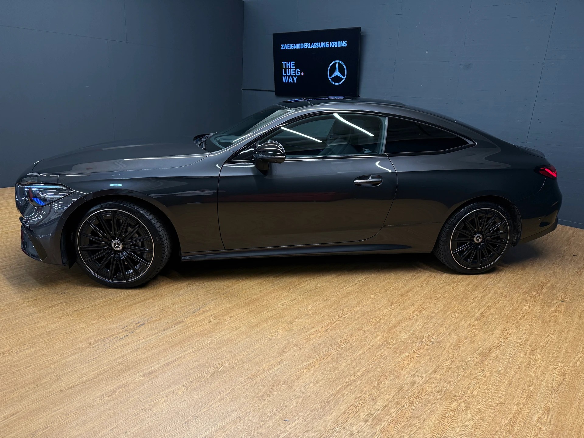 MERCEDES-BENZ CLE 300 4M - Coupé - AMG / DISTRONIC / 360 Grad Kamera / Head-Up Display-image-3