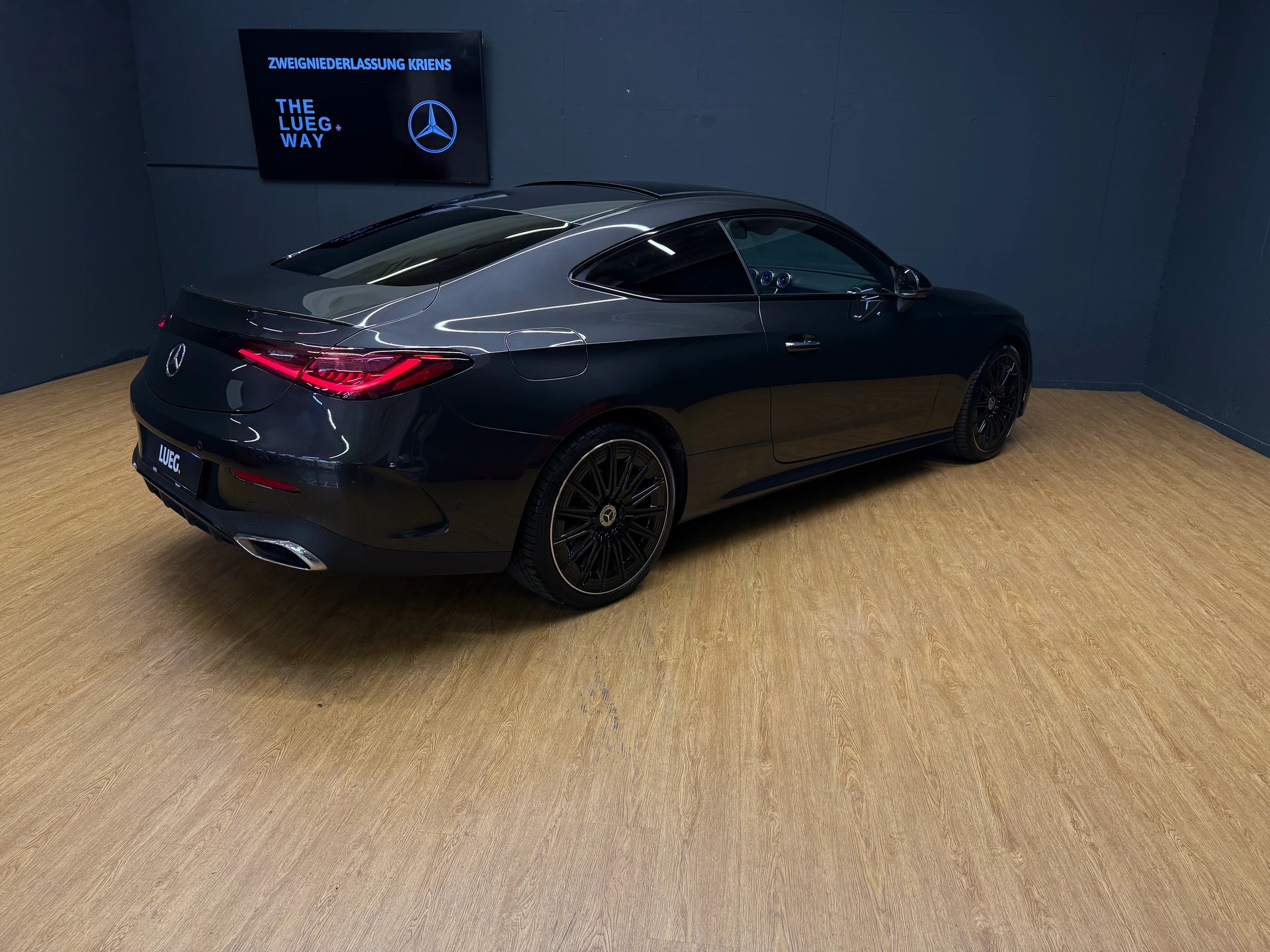 MERCEDES-BENZ CLE 300 4M - Coupé - AMG / DISTRONIC / 360 Grad Kamera / Head-Up Display-image-8