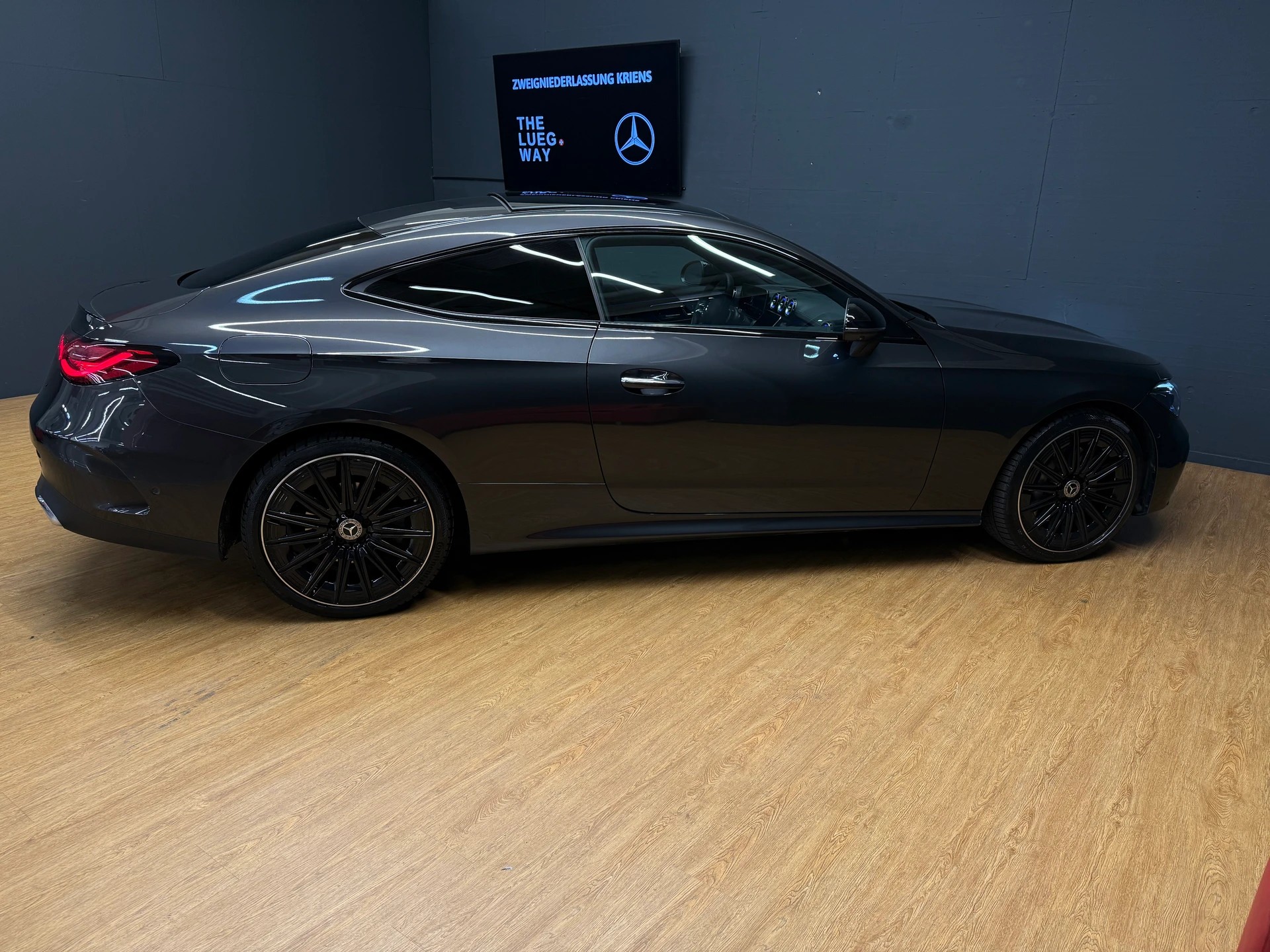 MERCEDES-BENZ CLE 300 4M - Coupé - AMG / DISTRONIC / 360 Grad Kamera / Head-Up Display-image-7