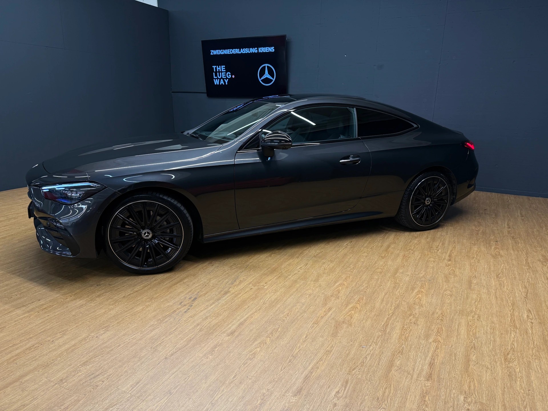 MERCEDES-BENZ CLE 300 4M - Coupé - AMG / DISTRONIC / 360 Grad Kamera / Head-Up Display-image-2