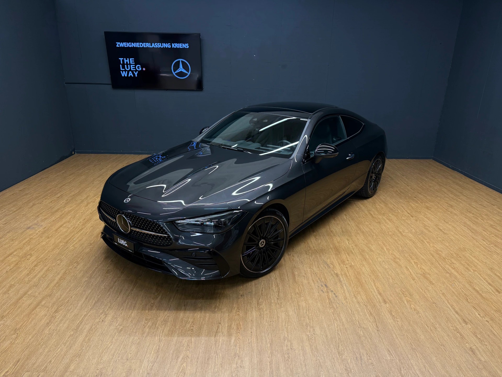 MERCEDES-BENZ CLE 300 4M - Coupé - AMG / DISTRONIC / 360 Grad Kamera / Head-Up Display-image-4