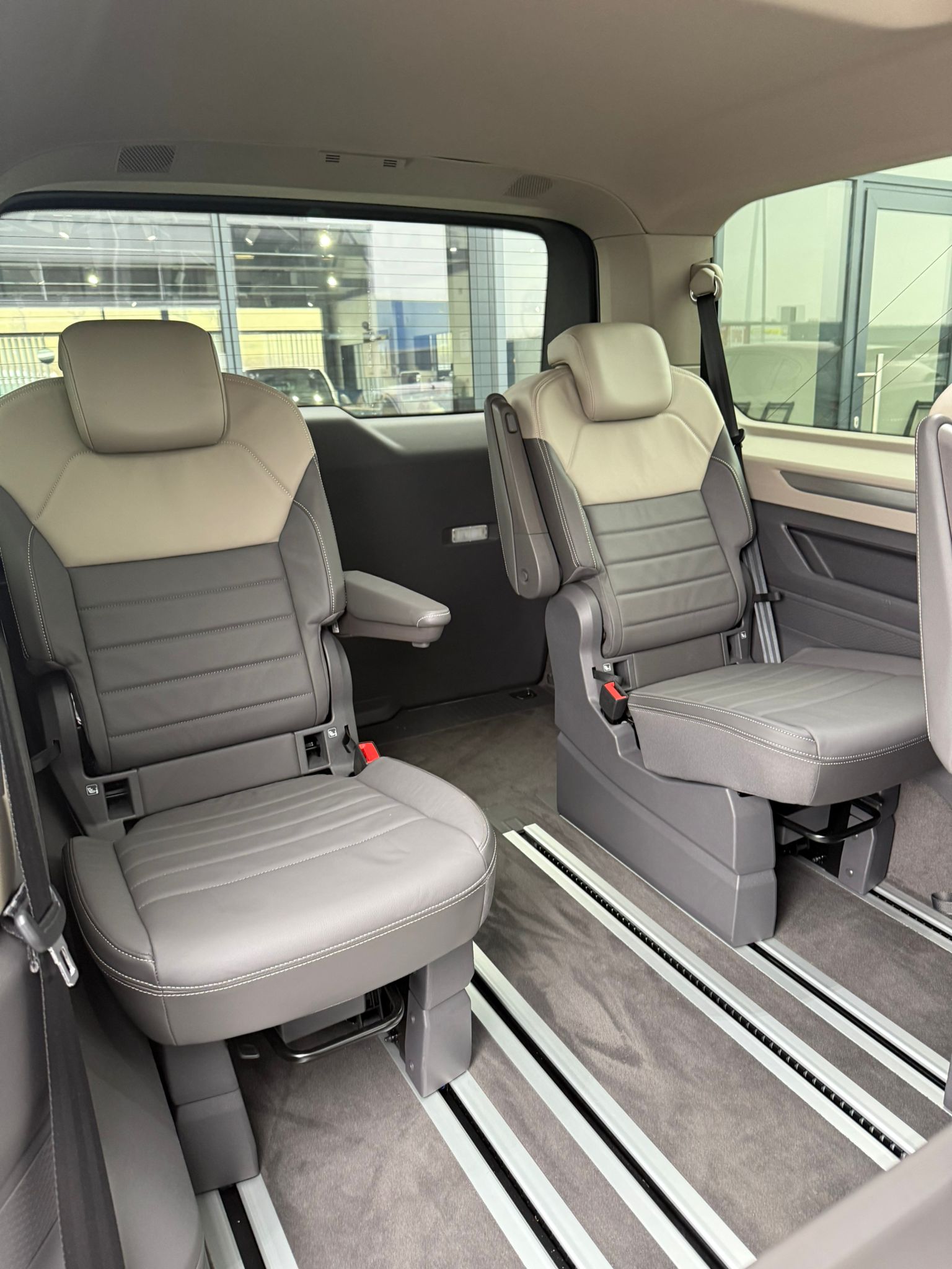 VW Multivan 2.0 TSI Style Liberty DSG Lang-image-23