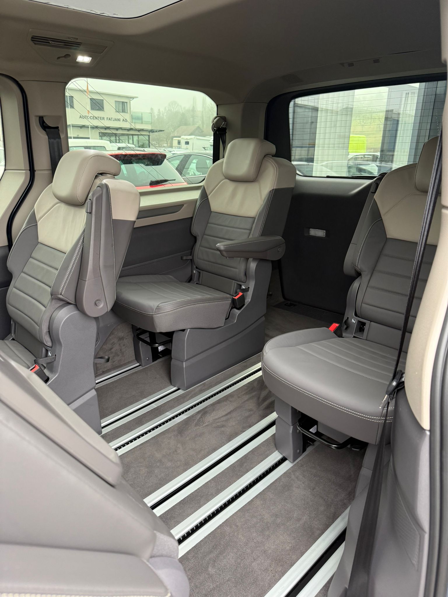 VW Multivan 2.0 TSI Style Liberty DSG Lang-image-21