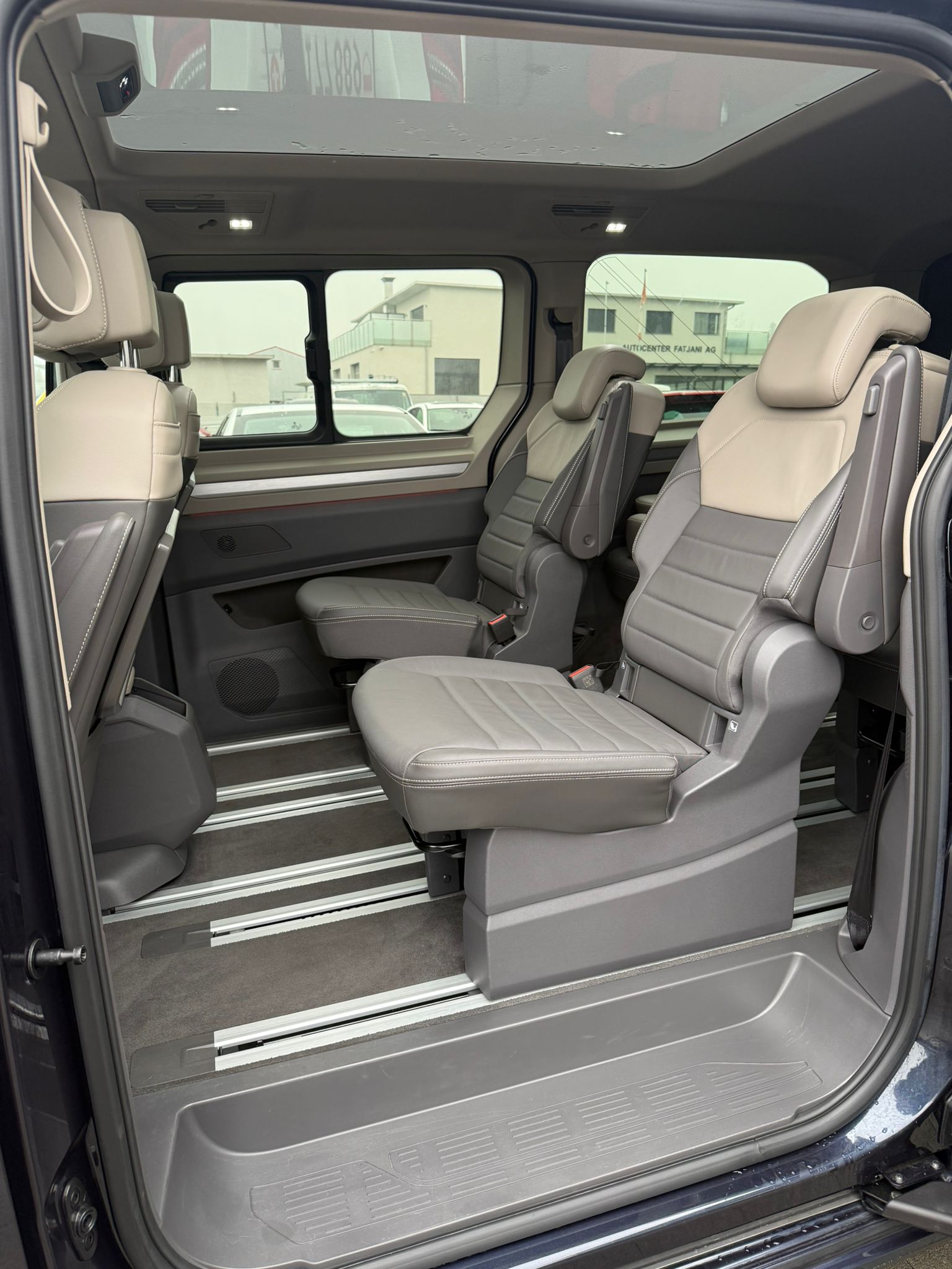 VW Multivan 2.0 TSI Style Liberty DSG Lang-image-18