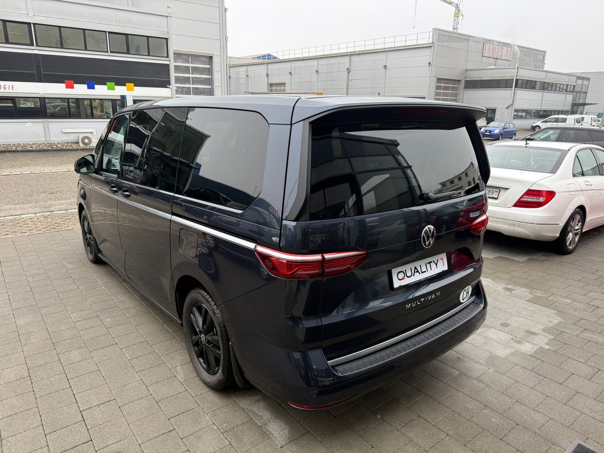 VW Multivan 2.0 TSI Style Liberty DSG Lang-image-8