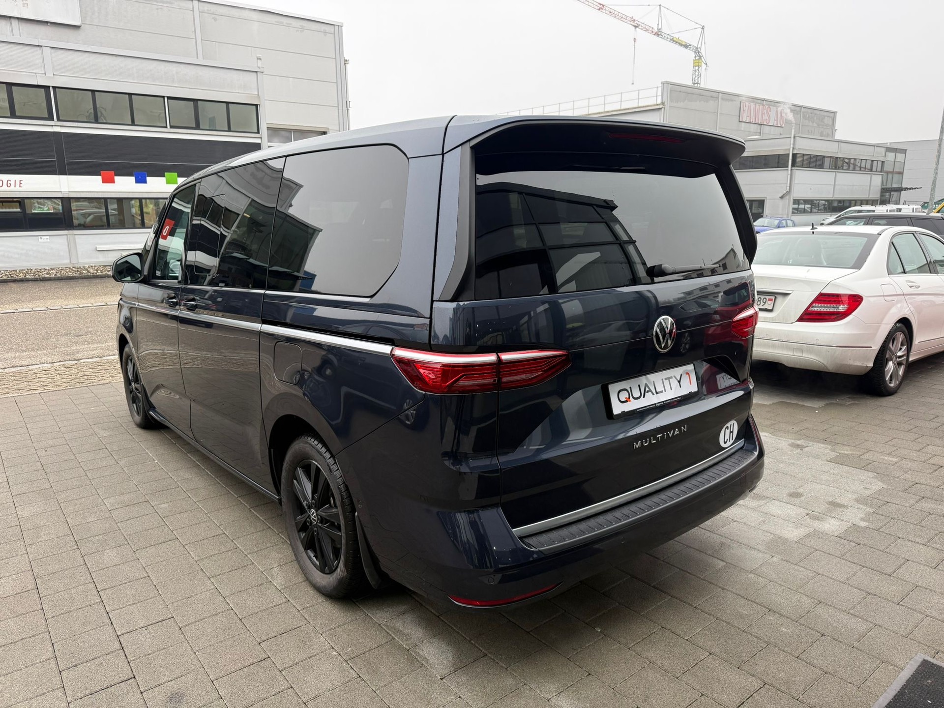 VW Multivan 2.0 TSI Style Liberty DSG Lang-image-9