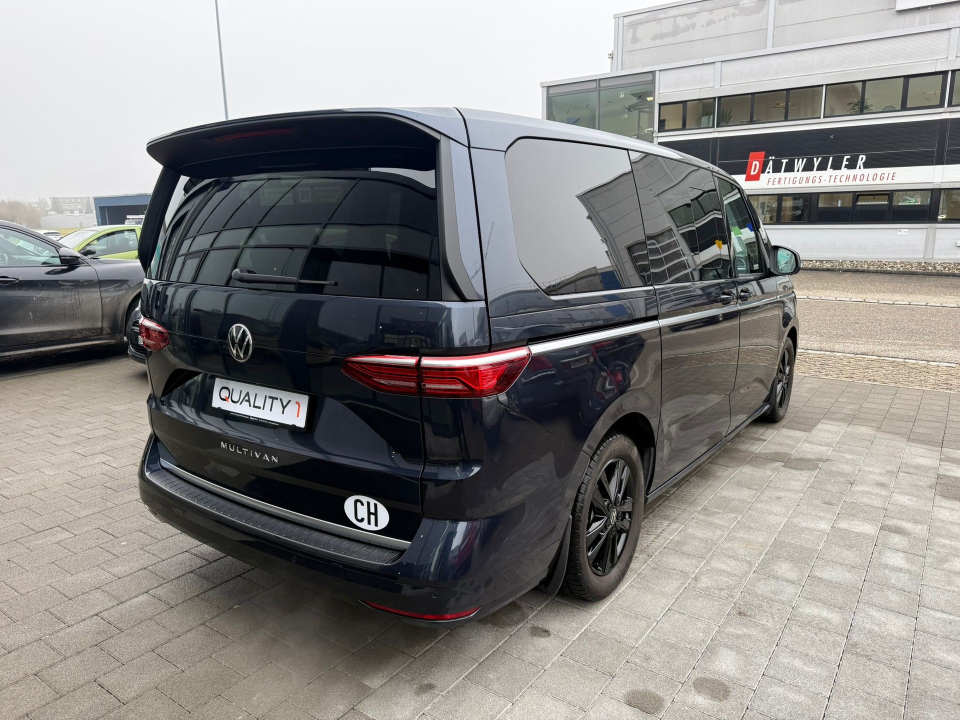 VW Multivan 2.0 TSI Style Liberty DSG Lang-image-11