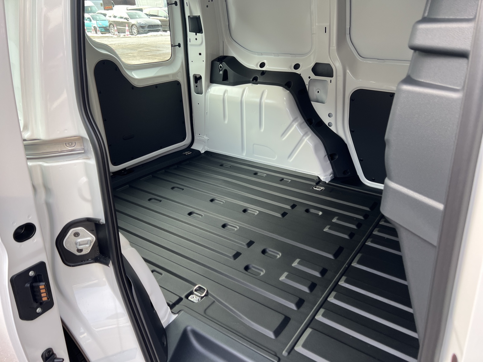VW Caddy Cargo 1.5 TSI Entry DSG-image-10