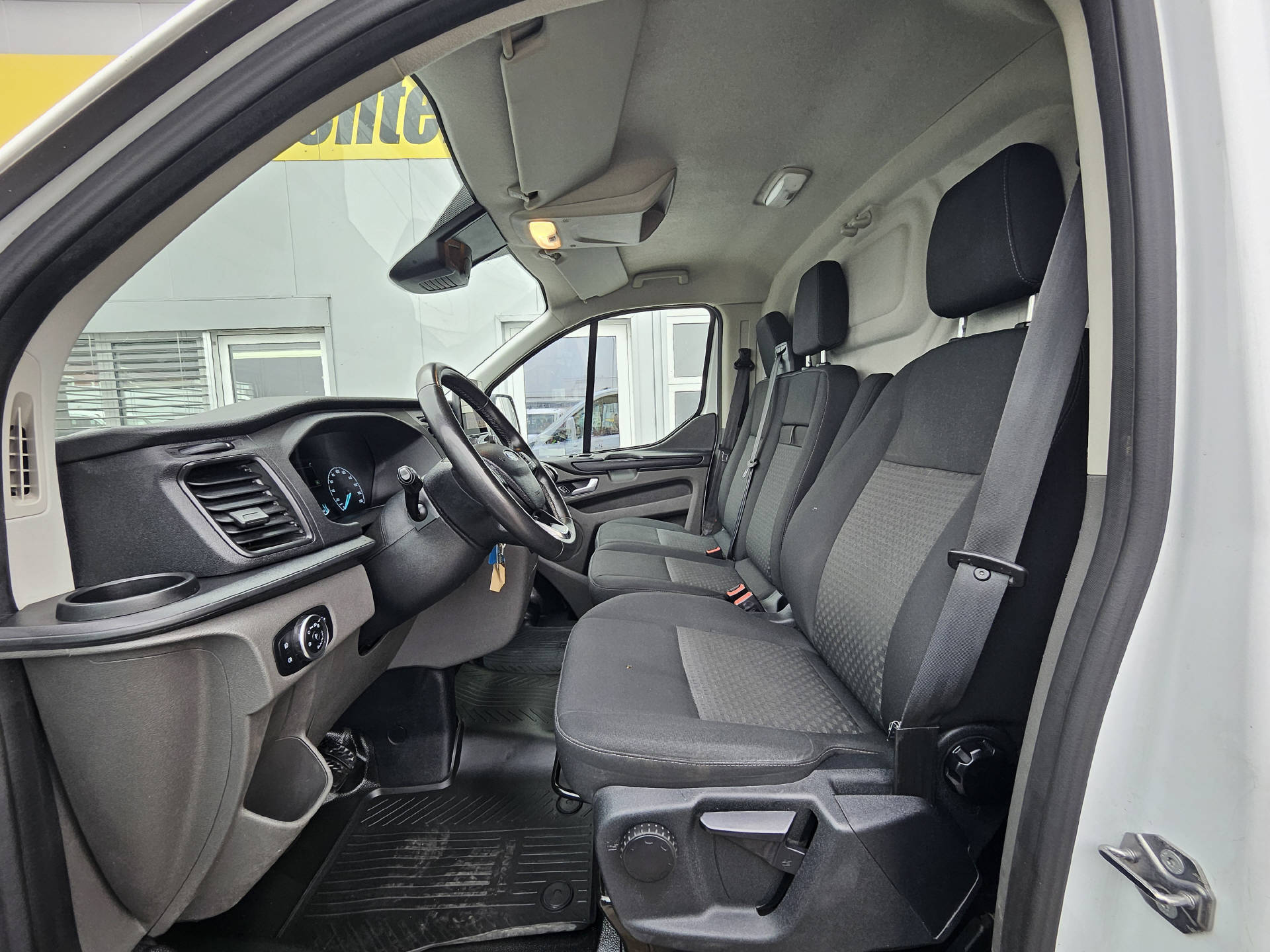 FORD Transit Custom Van 320 L2 2.0 TDCi 130 Trend * Nutzlast von 1'066KG * Anhängelast von 2'800KG *-image-14