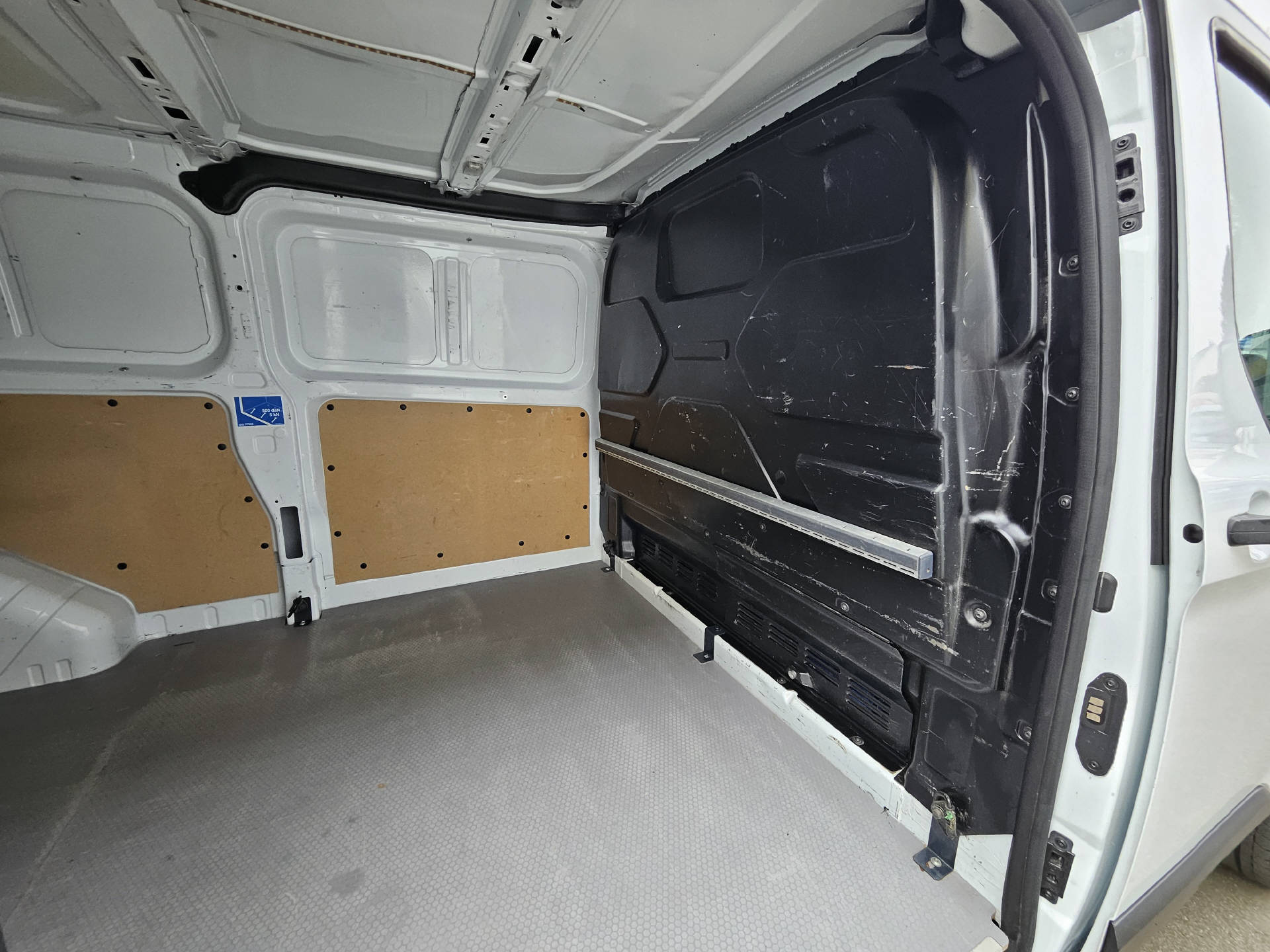 FORD Transit Custom Van 320 L2 2.0 TDCi 130 Trend * Nutzlast von 1'066KG * Anhängelast von 2'800KG *-image-10