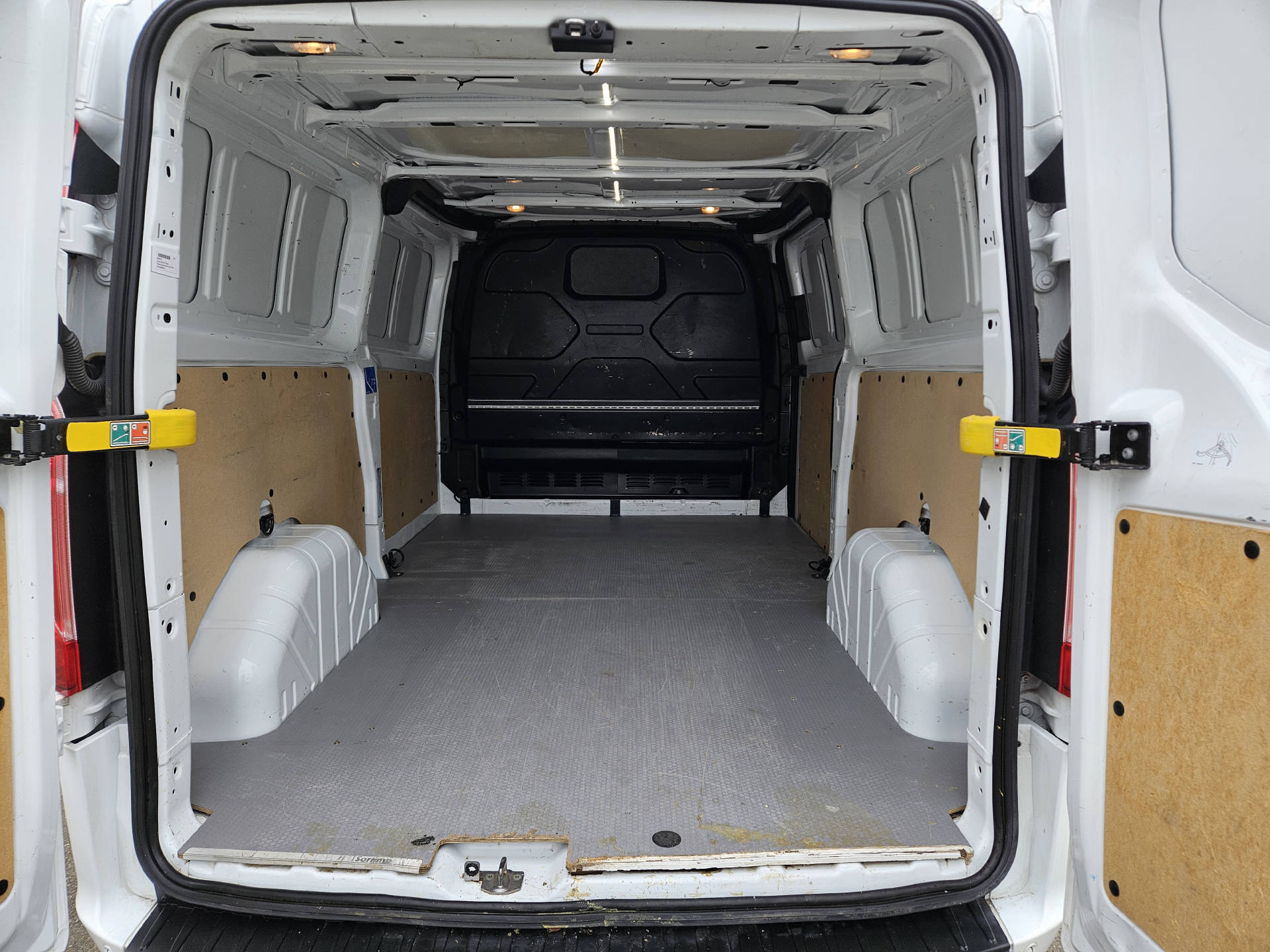 FORD Transit Custom Van 320 L2 2.0 TDCi 130 Trend * Nutzlast von 1'066KG * Anhängelast von 2'800KG *-image-7