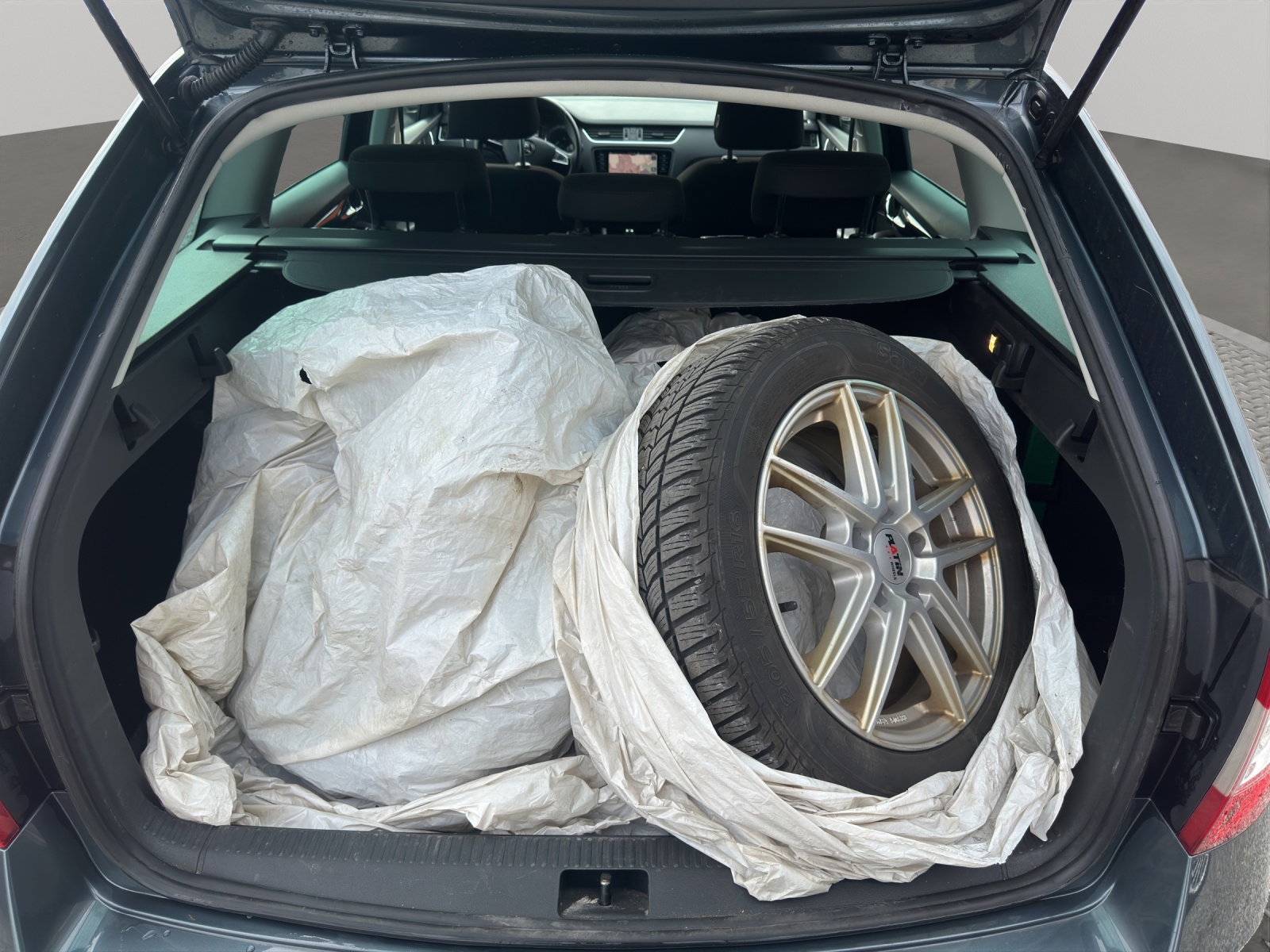 SKODA Octavia Combi 2.0 TSI Ambition 4x4 DSG-image-16