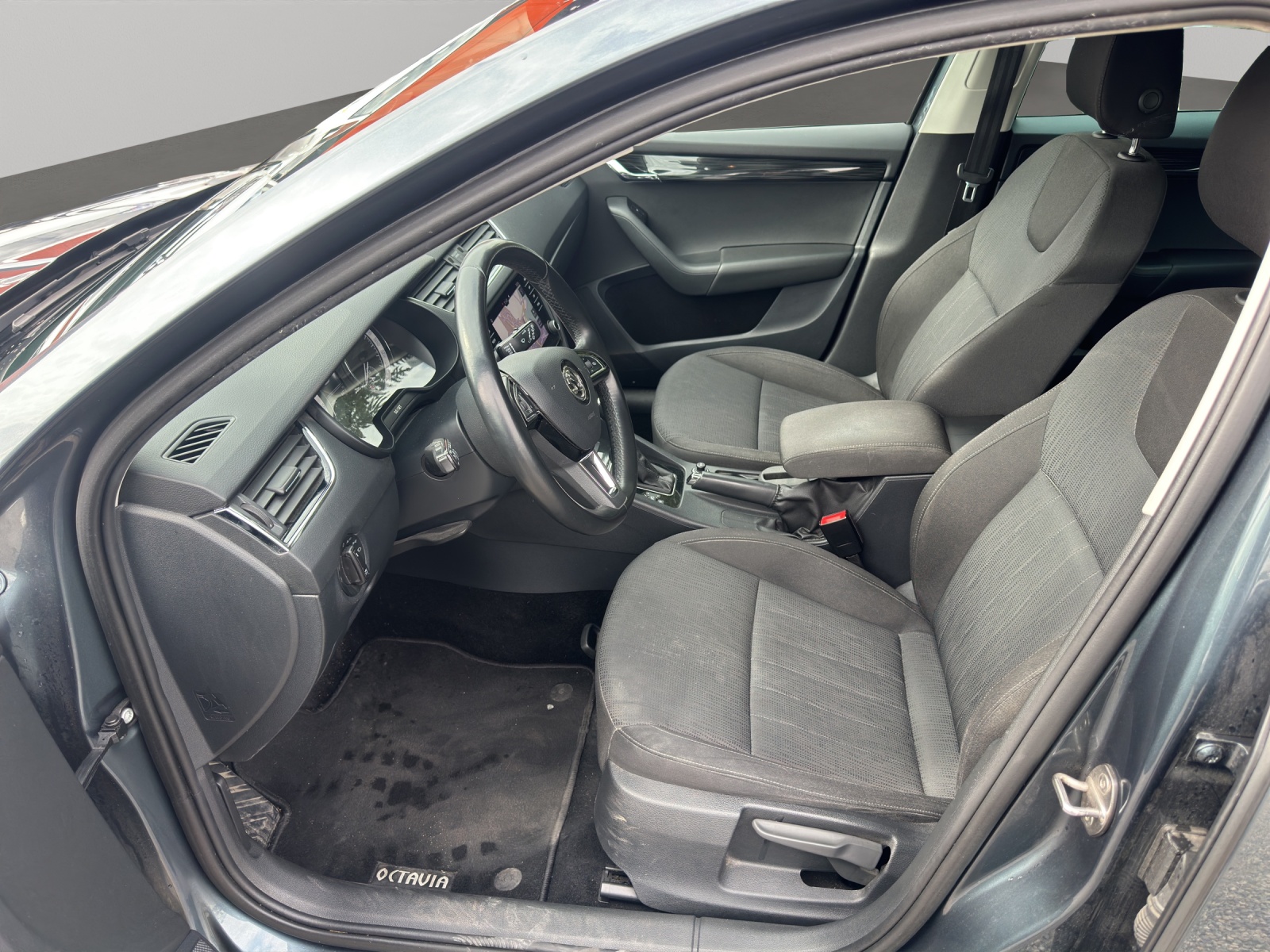 SKODA Octavia Combi 2.0 TSI Ambition 4x4 DSG-image-8