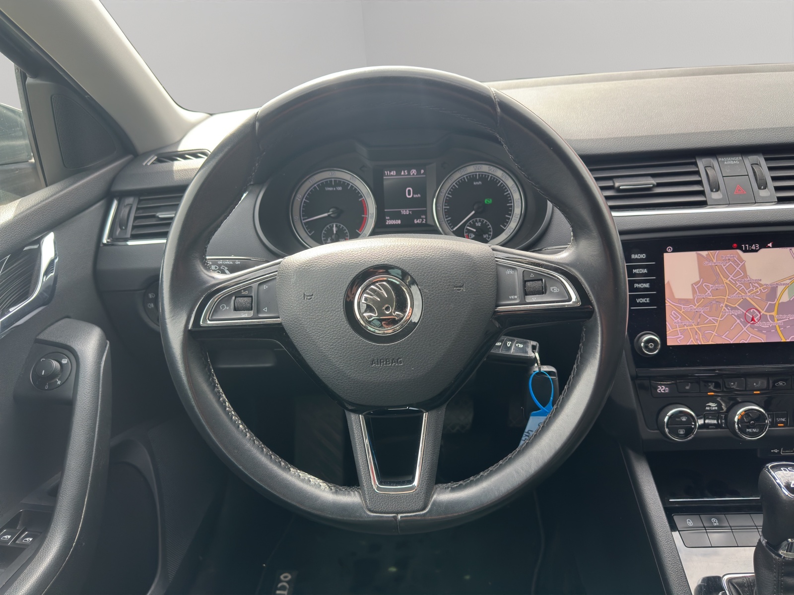 SKODA Octavia Combi 2.0 TSI Ambition 4x4 DSG-image-15