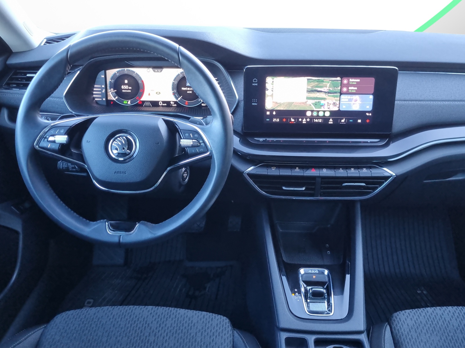 SKODA Octavia Combi 2.0 TSI Style DSG 4x4-image-9