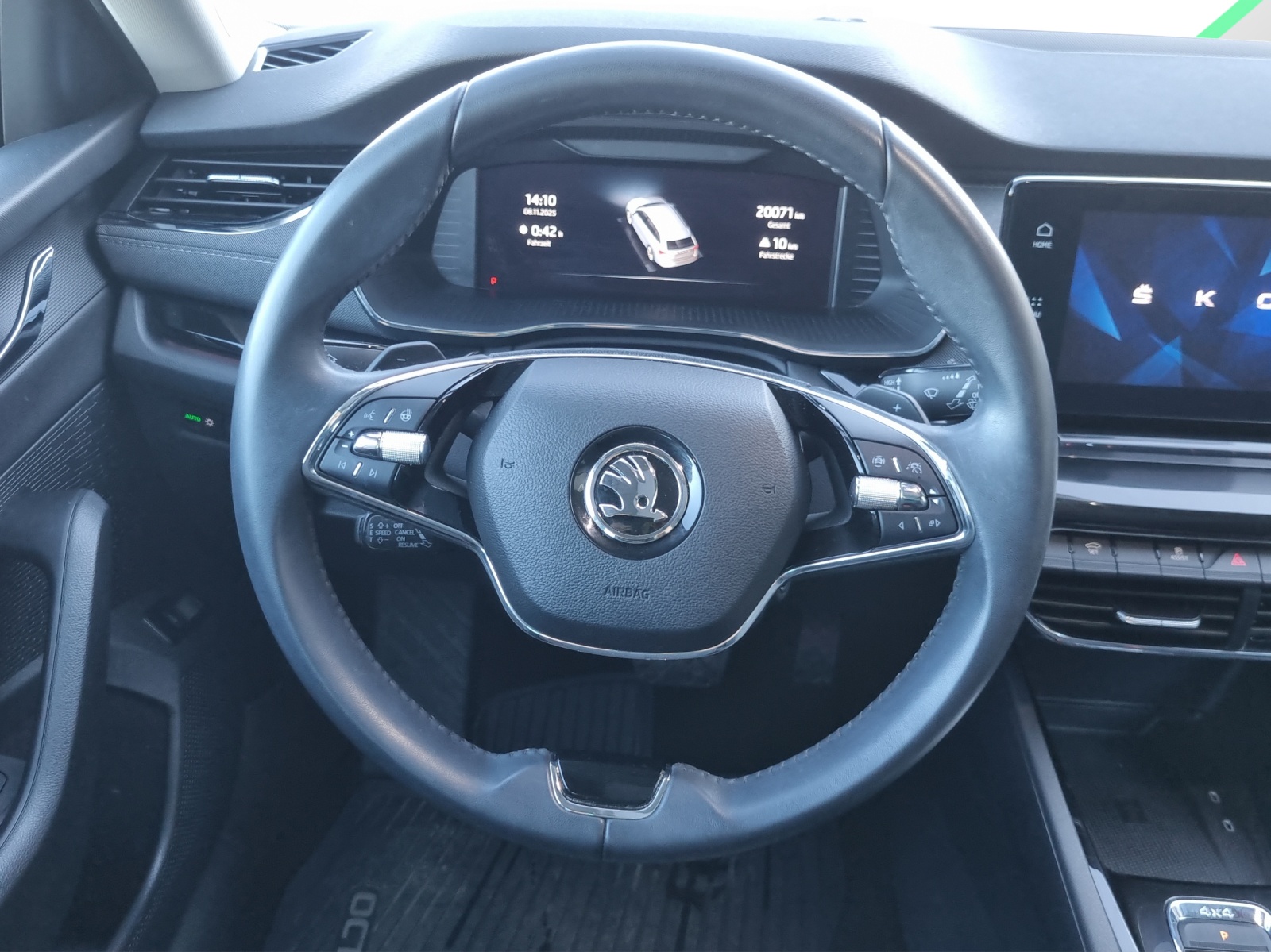 SKODA Octavia Combi 2.0 TSI Style DSG 4x4-image-7