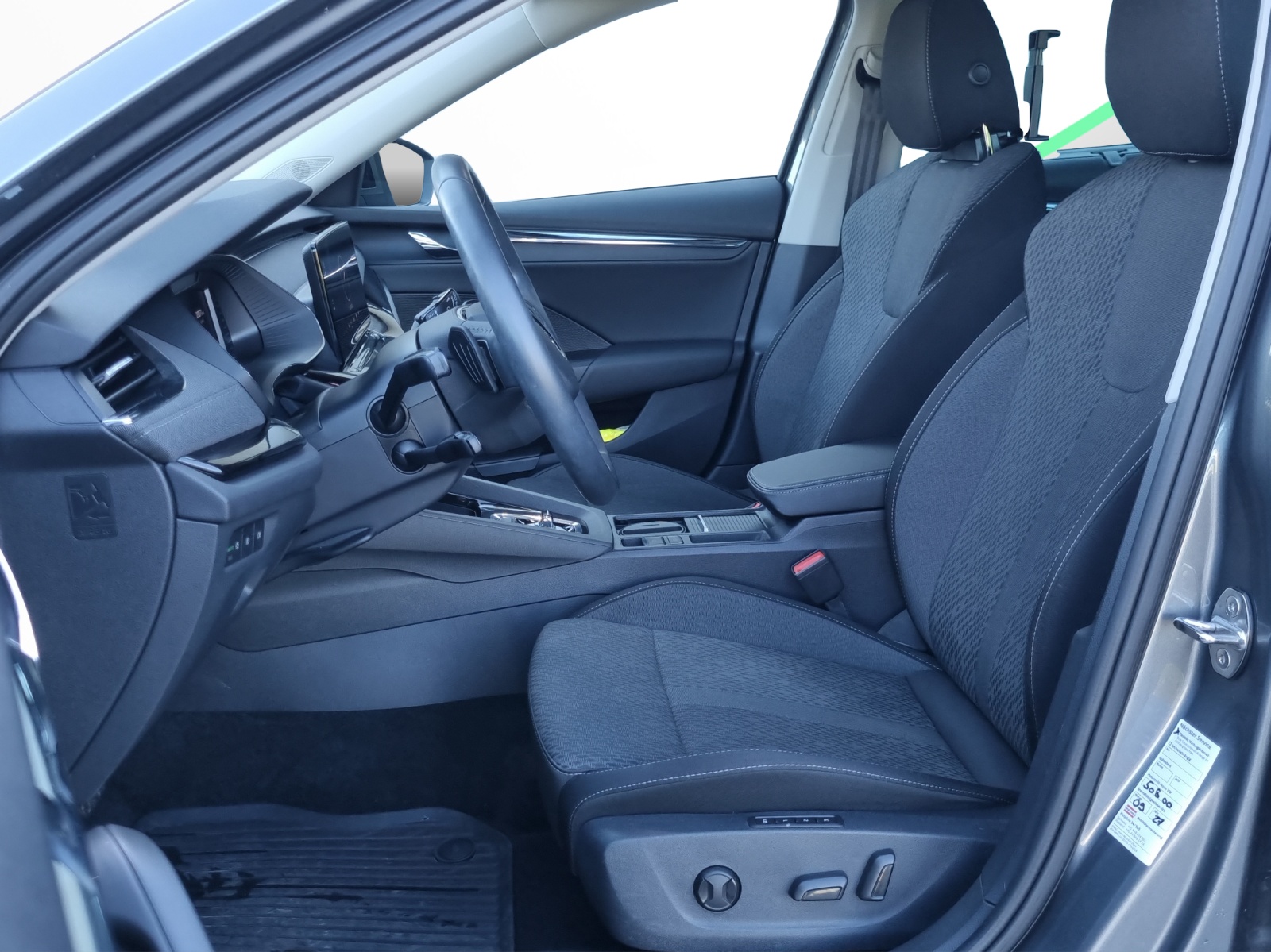 SKODA Octavia Combi 2.0 TSI Style DSG 4x4-image-6