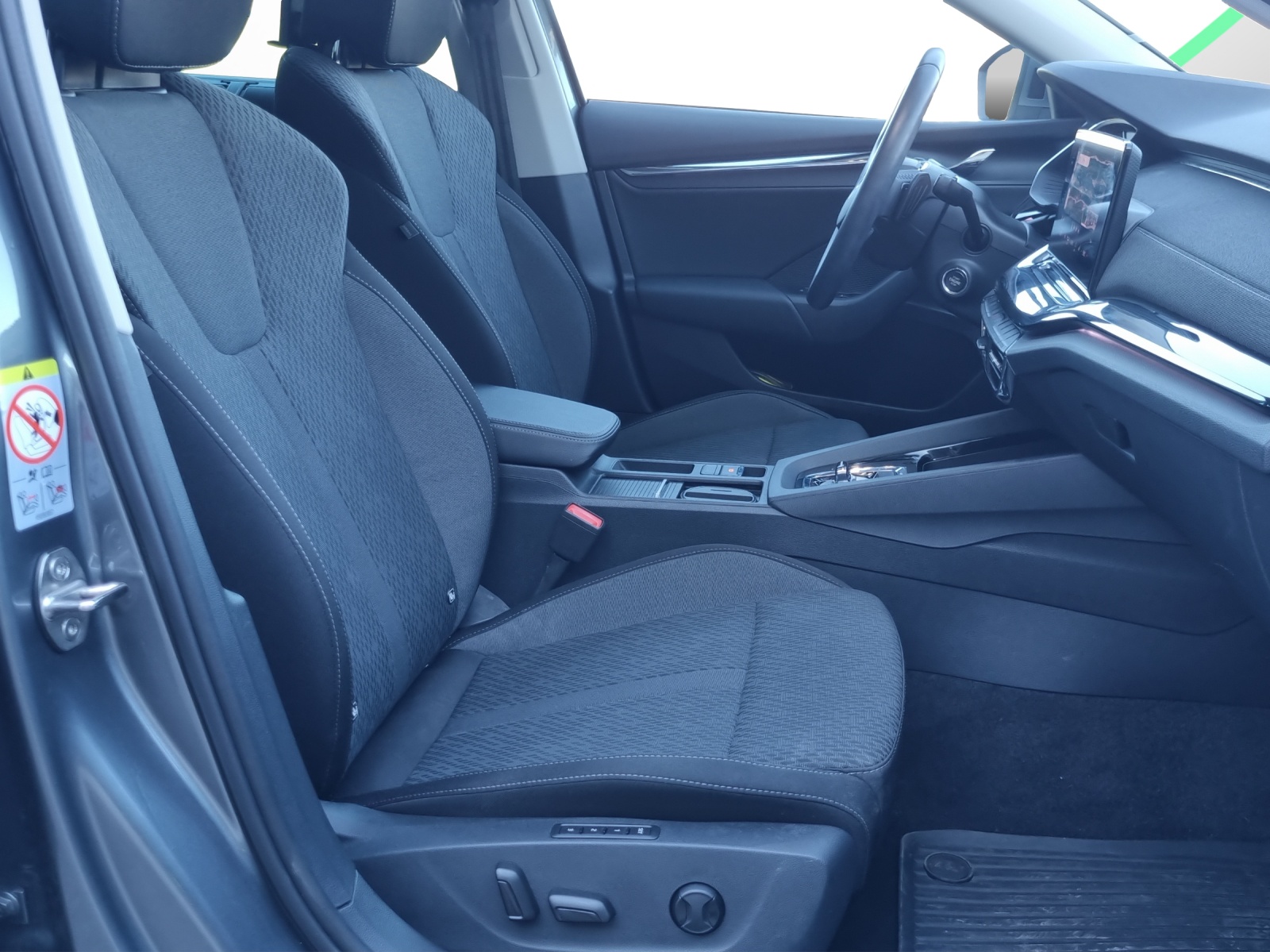 SKODA Octavia Combi 2.0 TSI Style DSG 4x4-image-12