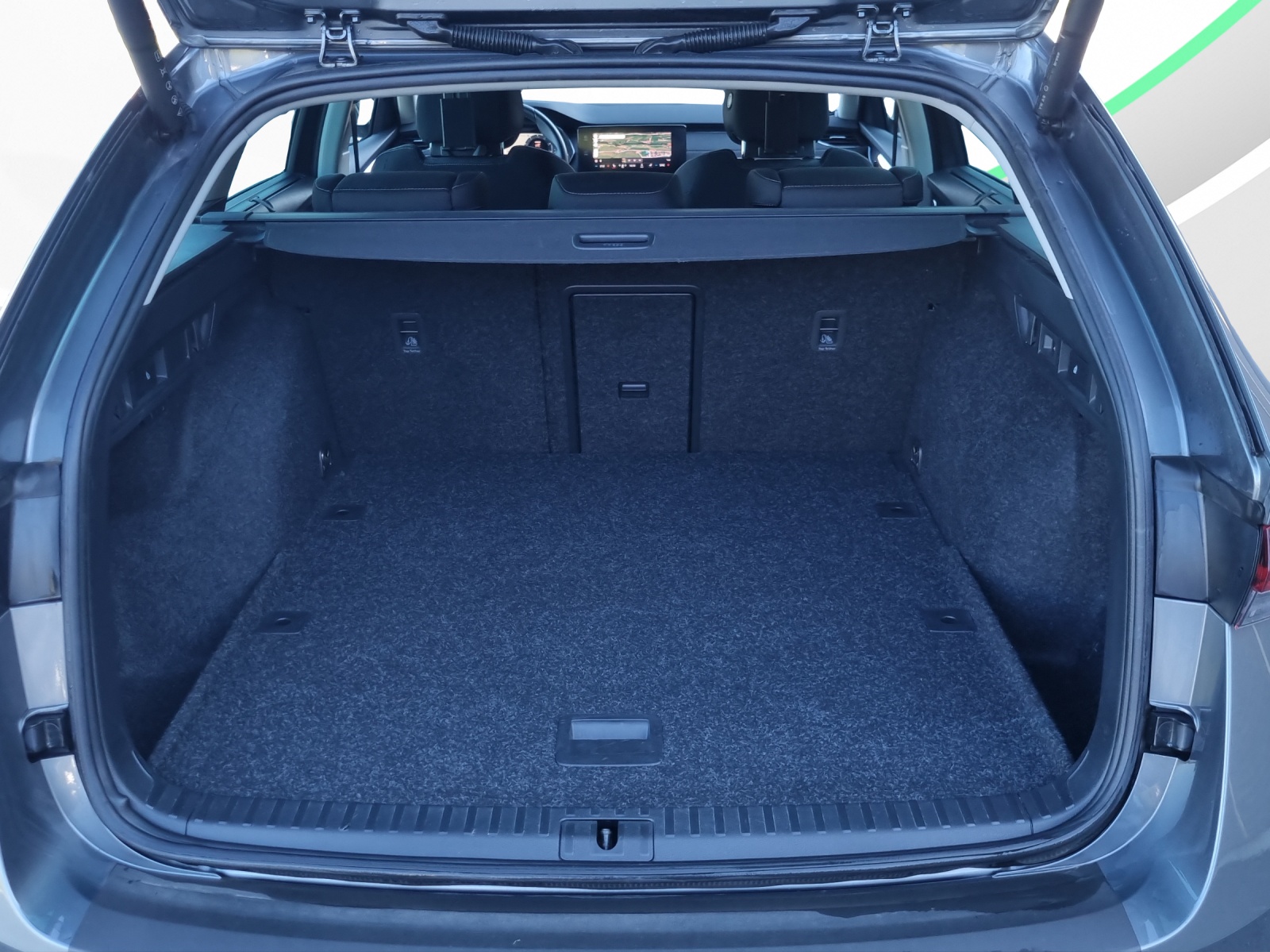 SKODA Octavia Combi 2.0 TSI Style DSG 4x4-image-14