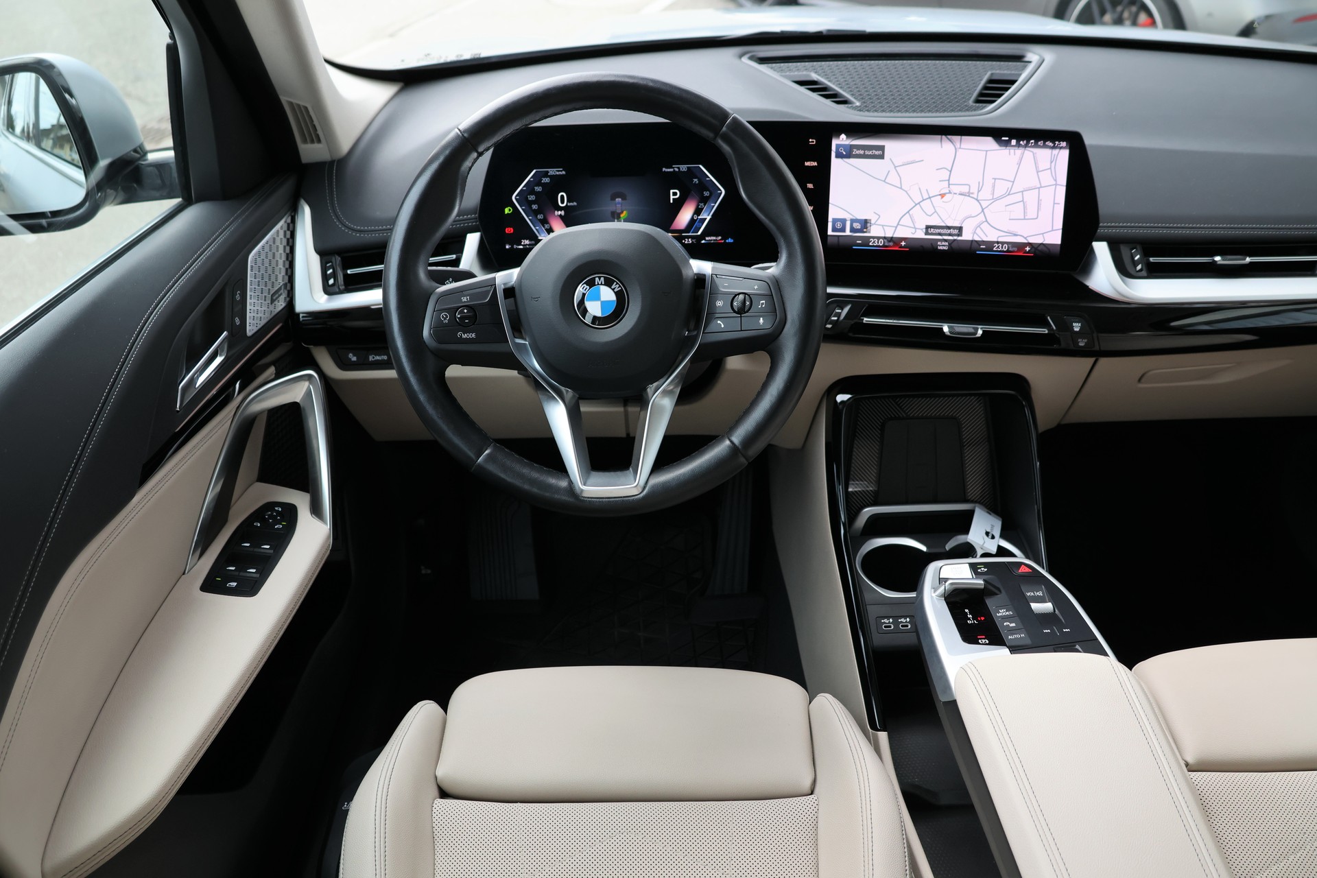 BMW X1 sDrive 18d xLine (CH) "FROZENGREY"-image-12