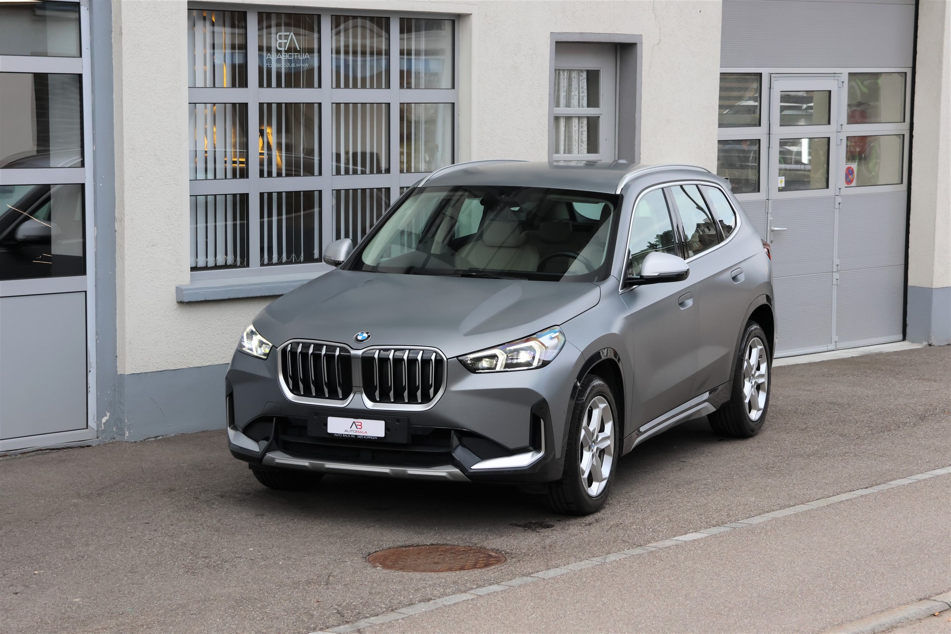 BMW X1 sDrive 18d xLine (CH) "FROZENGREY"-image-0