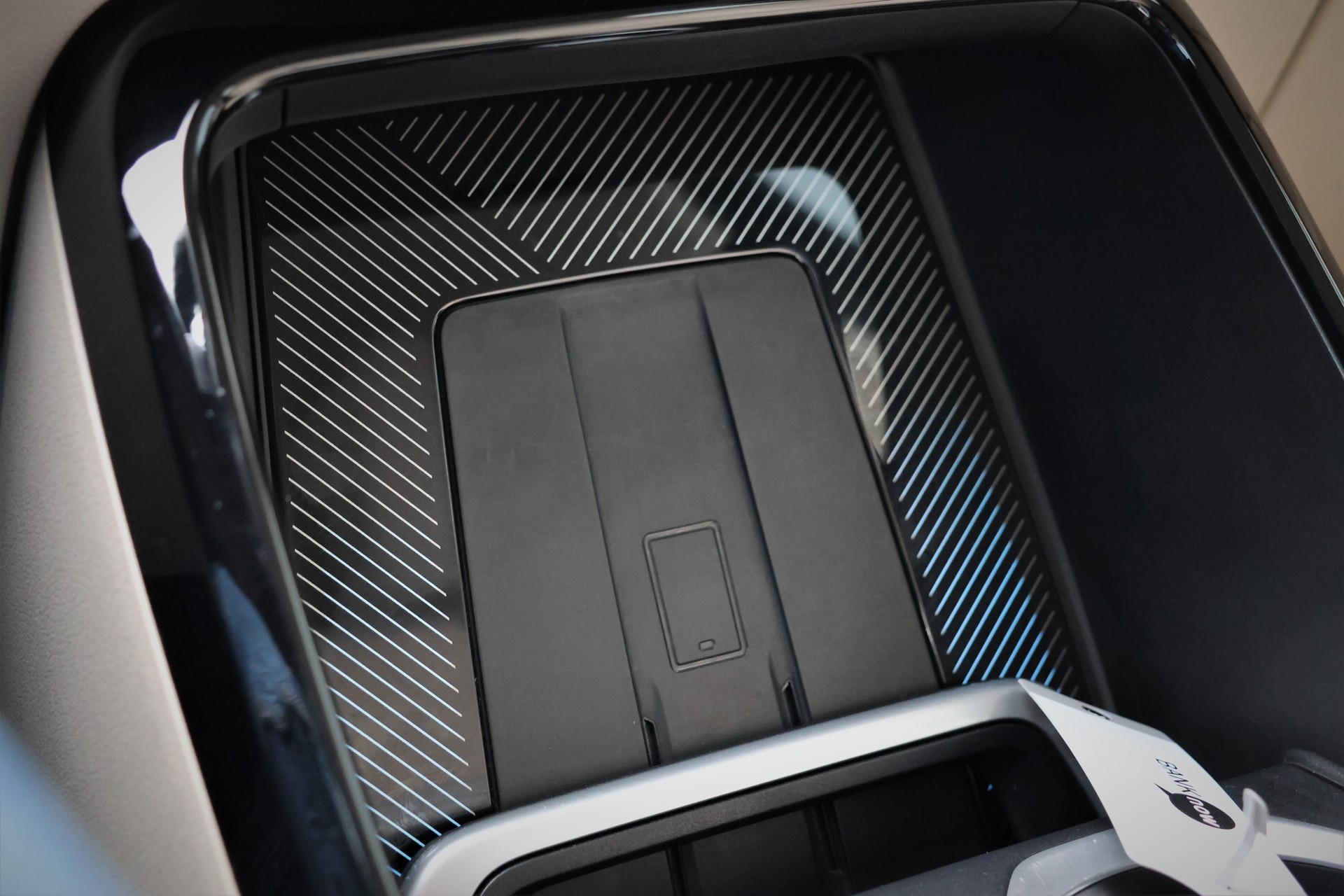 BMW X1 sDrive 18d xLine (CH) "FROZENGREY"-image-25