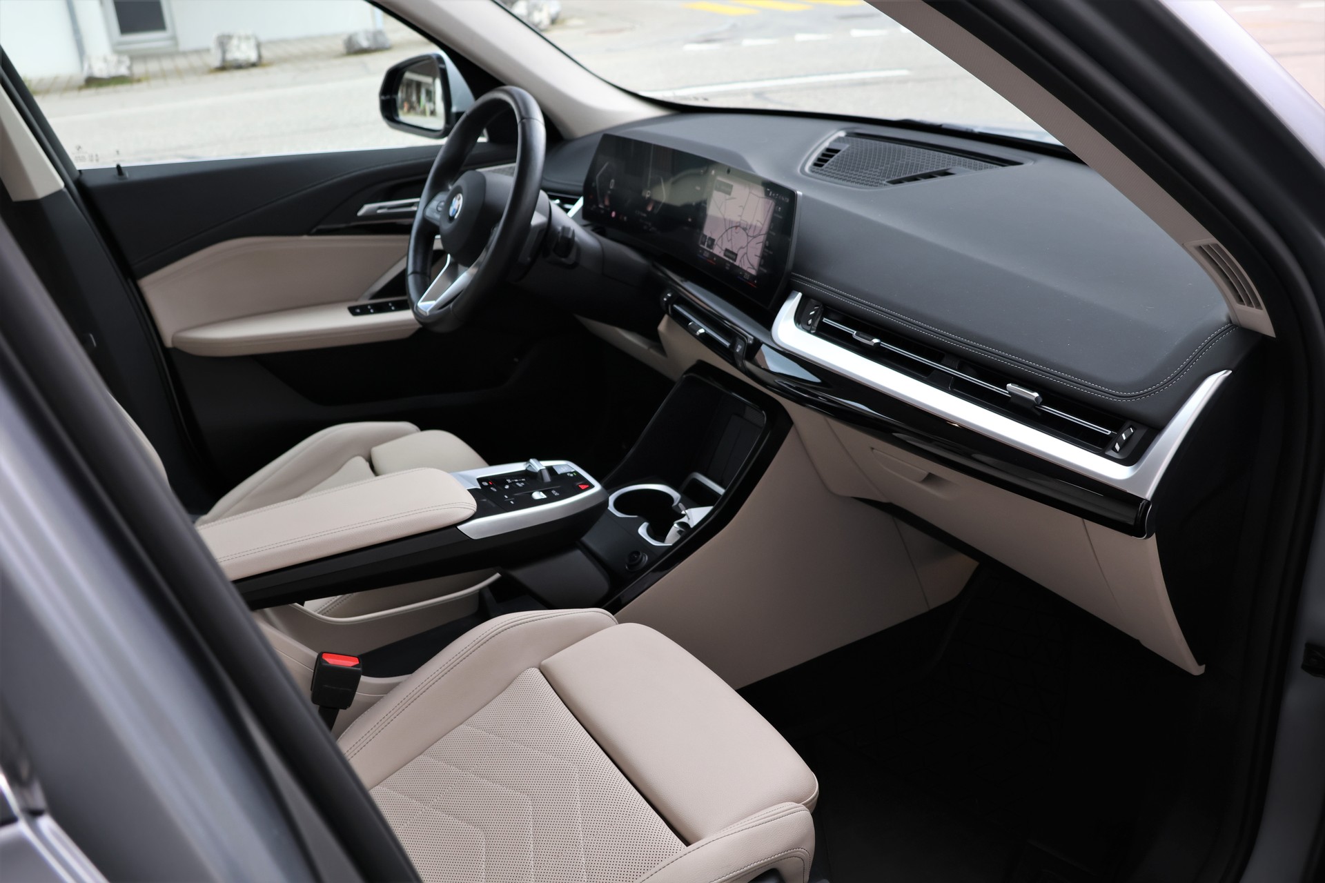 BMW X1 sDrive 18d xLine (CH) "FROZENGREY"-image-16