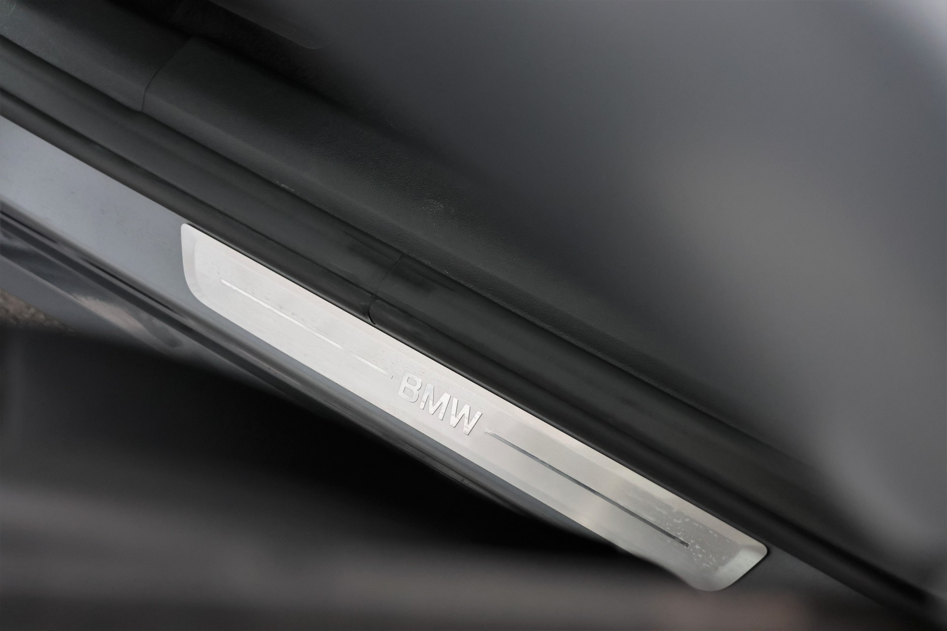 BMW X1 sDrive 18d xLine (CH) "FROZENGREY"-image-18