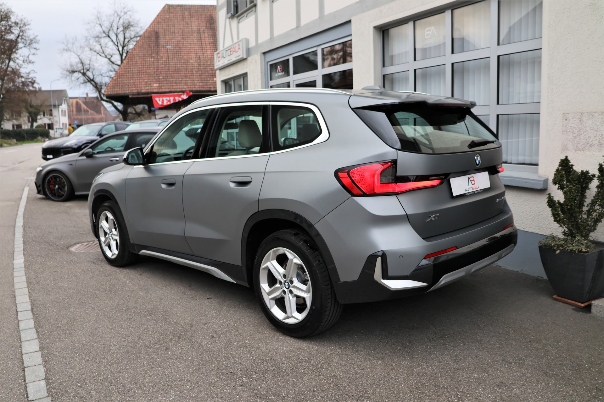 BMW X1 sDrive 18d xLine (CH) "FROZENGREY"-image-6