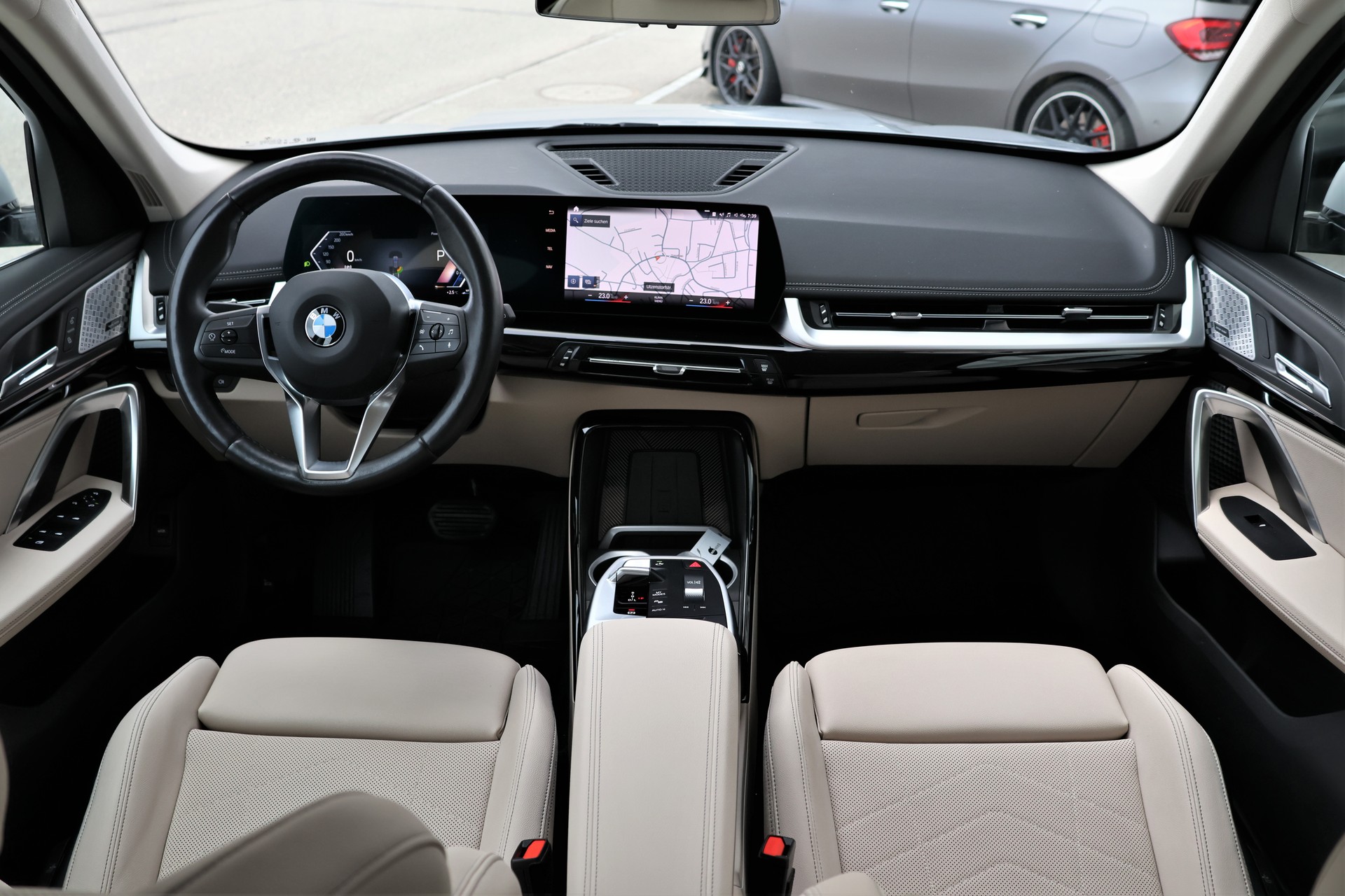 BMW X1 sDrive 18d xLine (CH) "FROZENGREY"-image-14