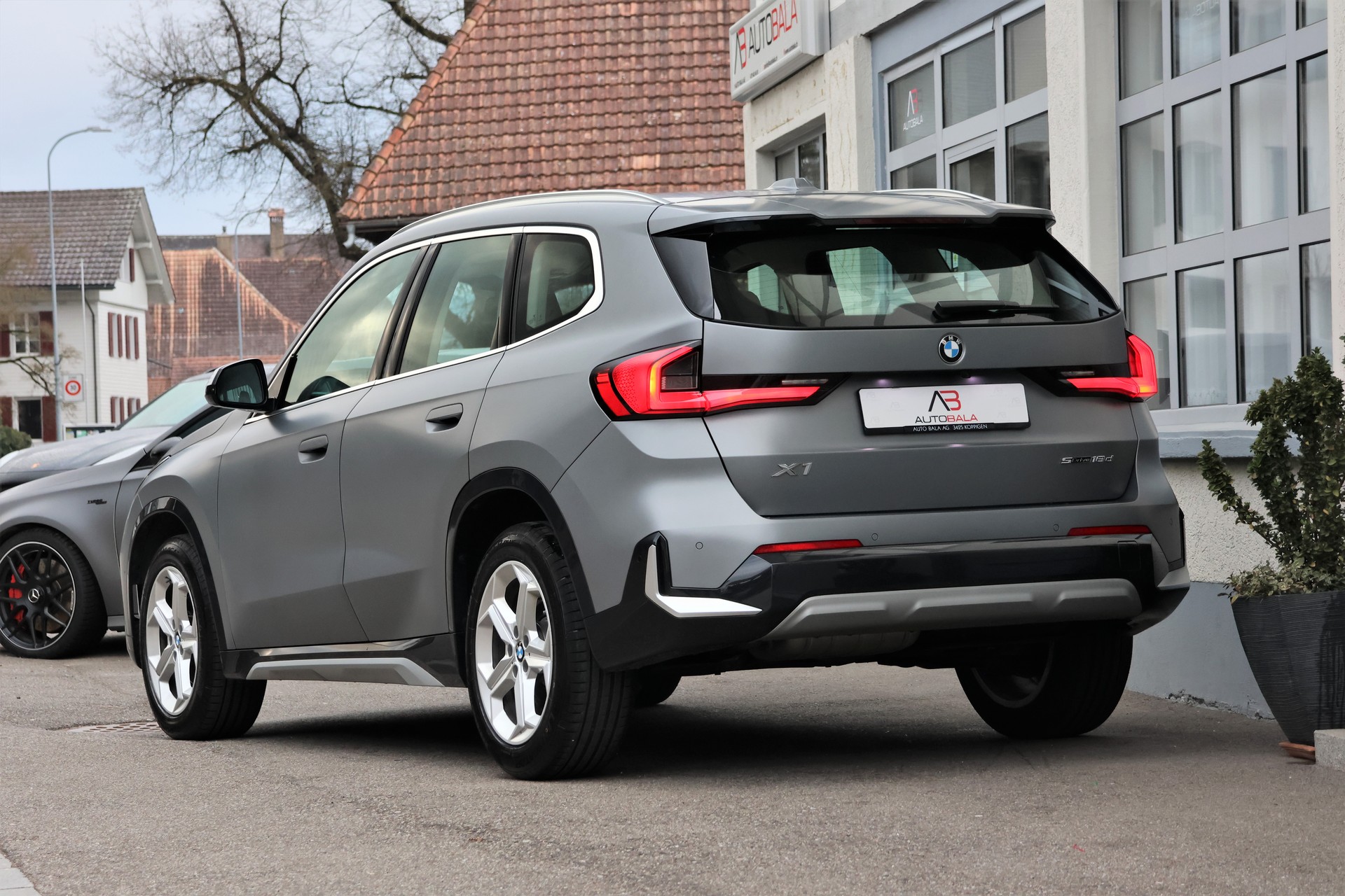 BMW X1 sDrive 18d xLine (CH) "FROZENGREY"-image-2