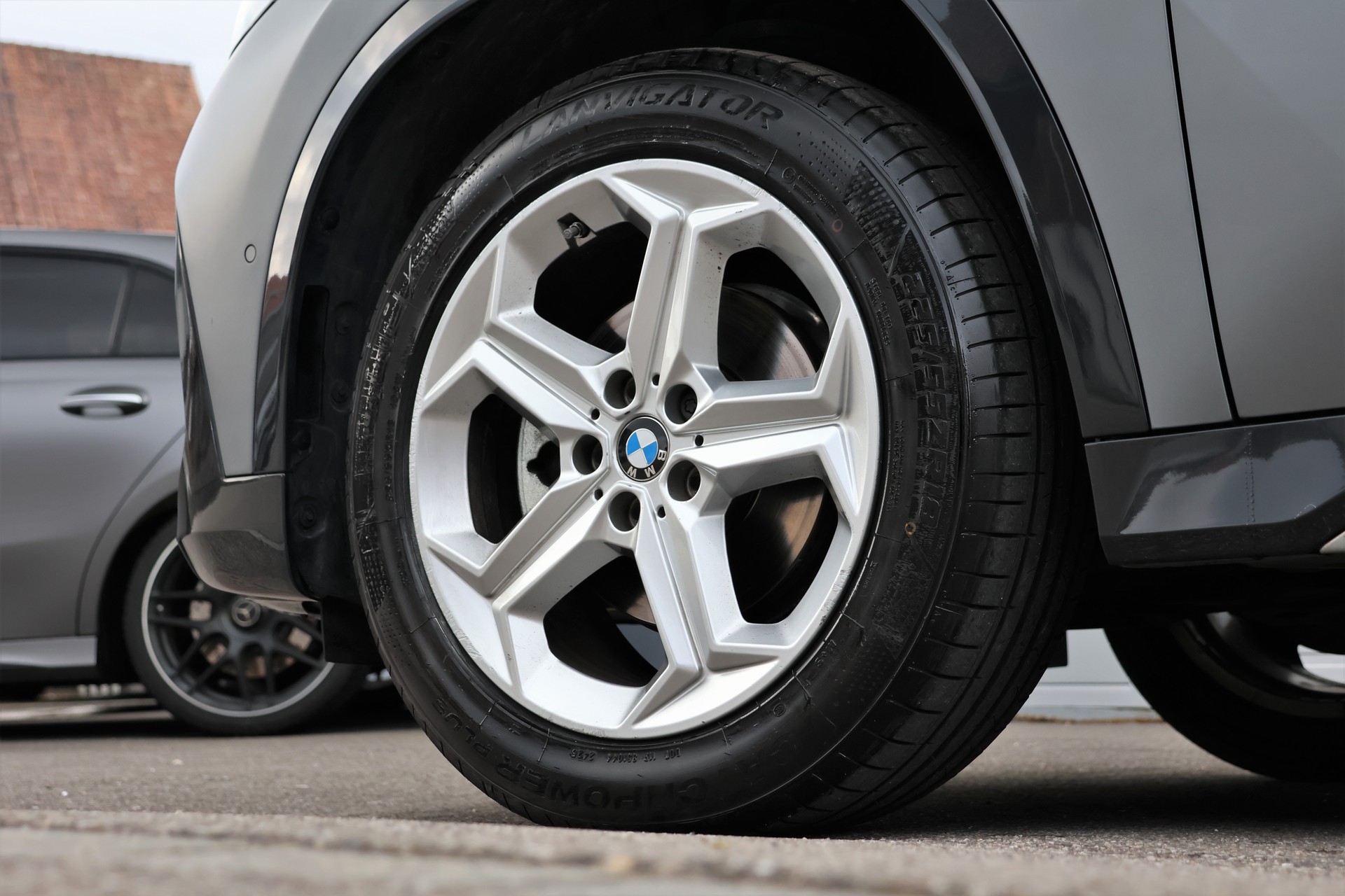 BMW X1 sDrive 18d xLine (CH) "FROZENGREY"-image-7