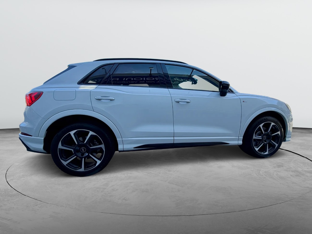 AUDI Q3 40 TDI S line quattro S-tronic-image-3