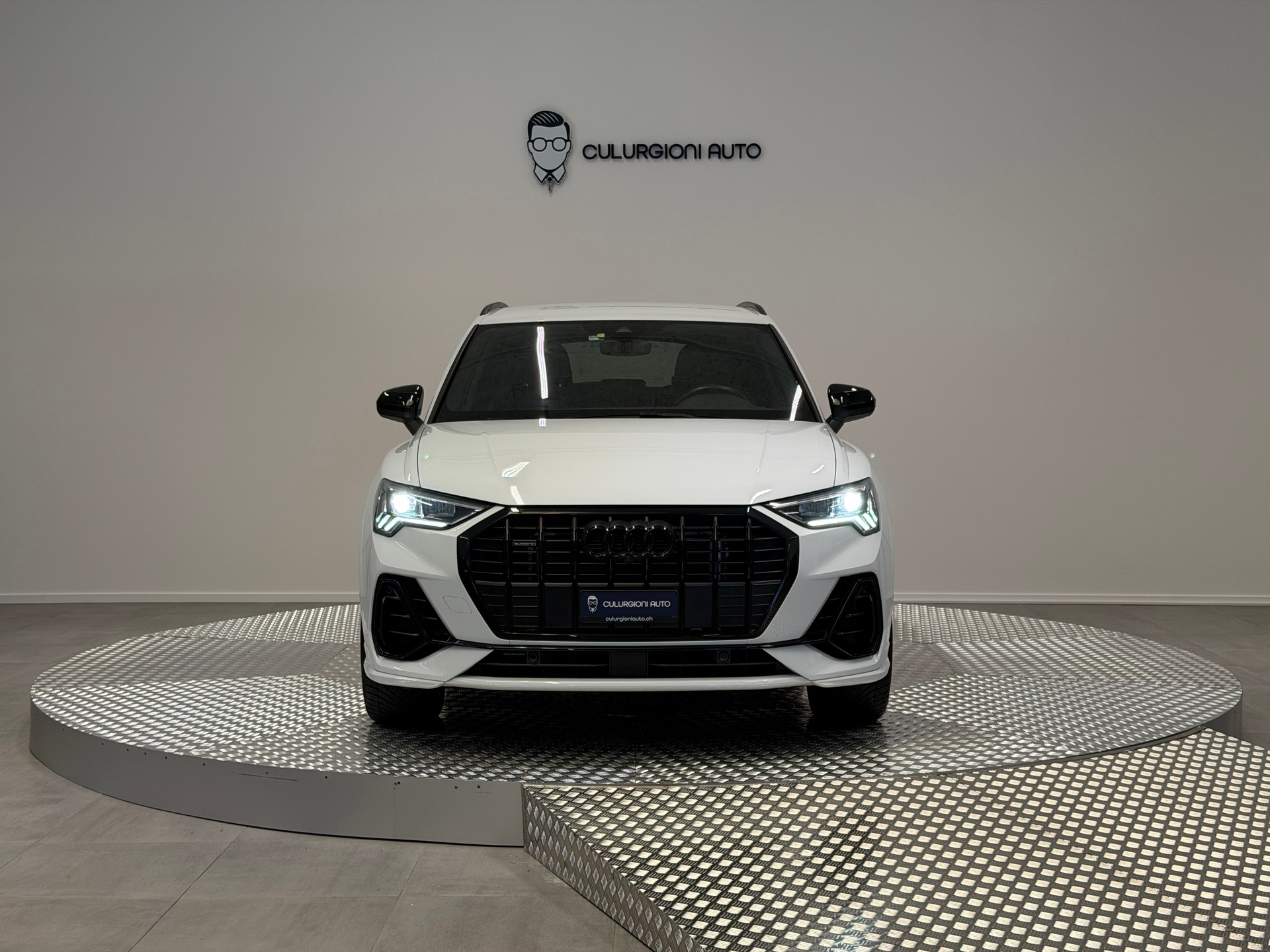 AUDI Q3 40 TDI S line quattro S-tronic-showroom-element-1