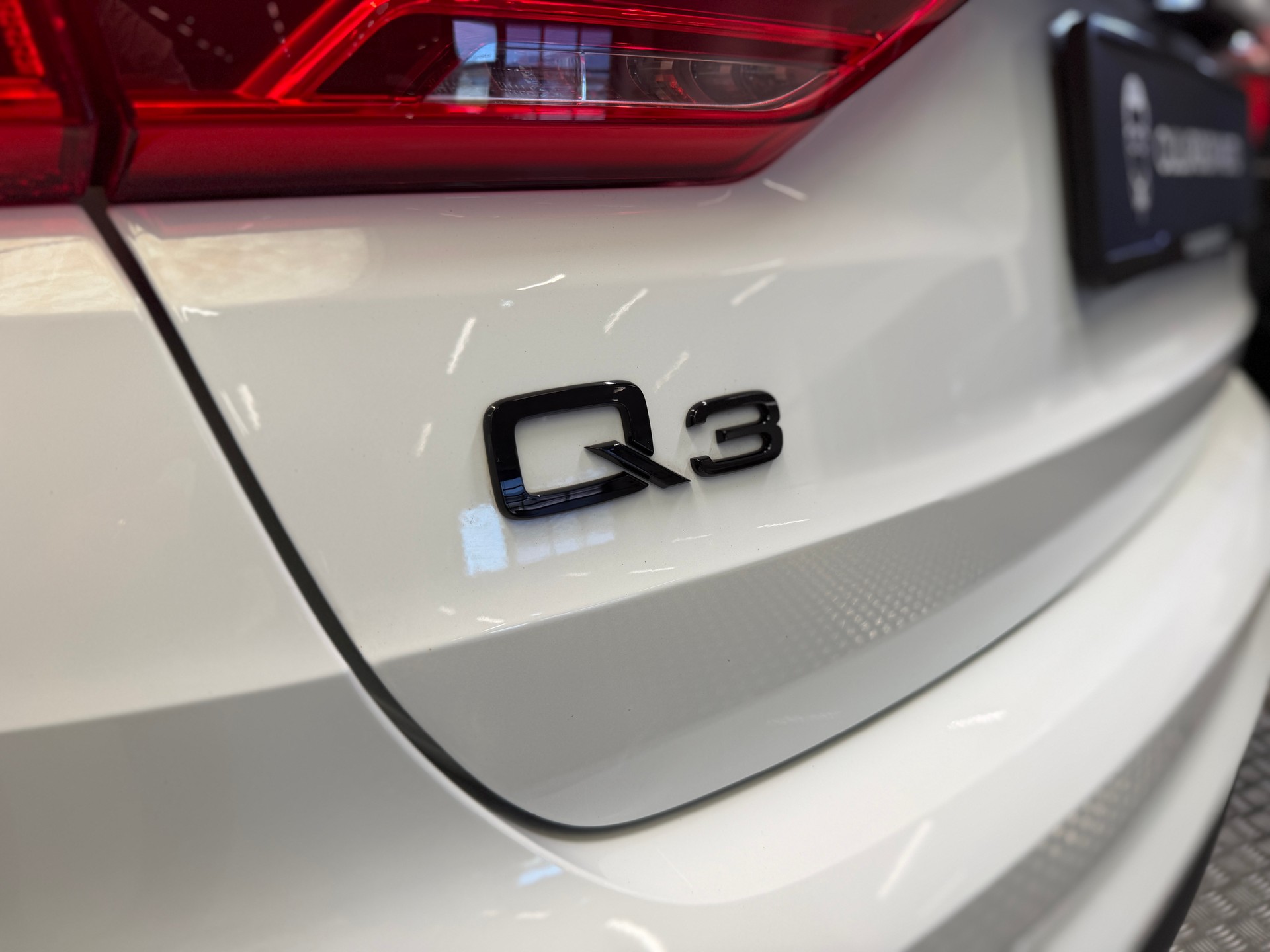 AUDI Q3 40 TDI S line quattro S-tronic-image-16
