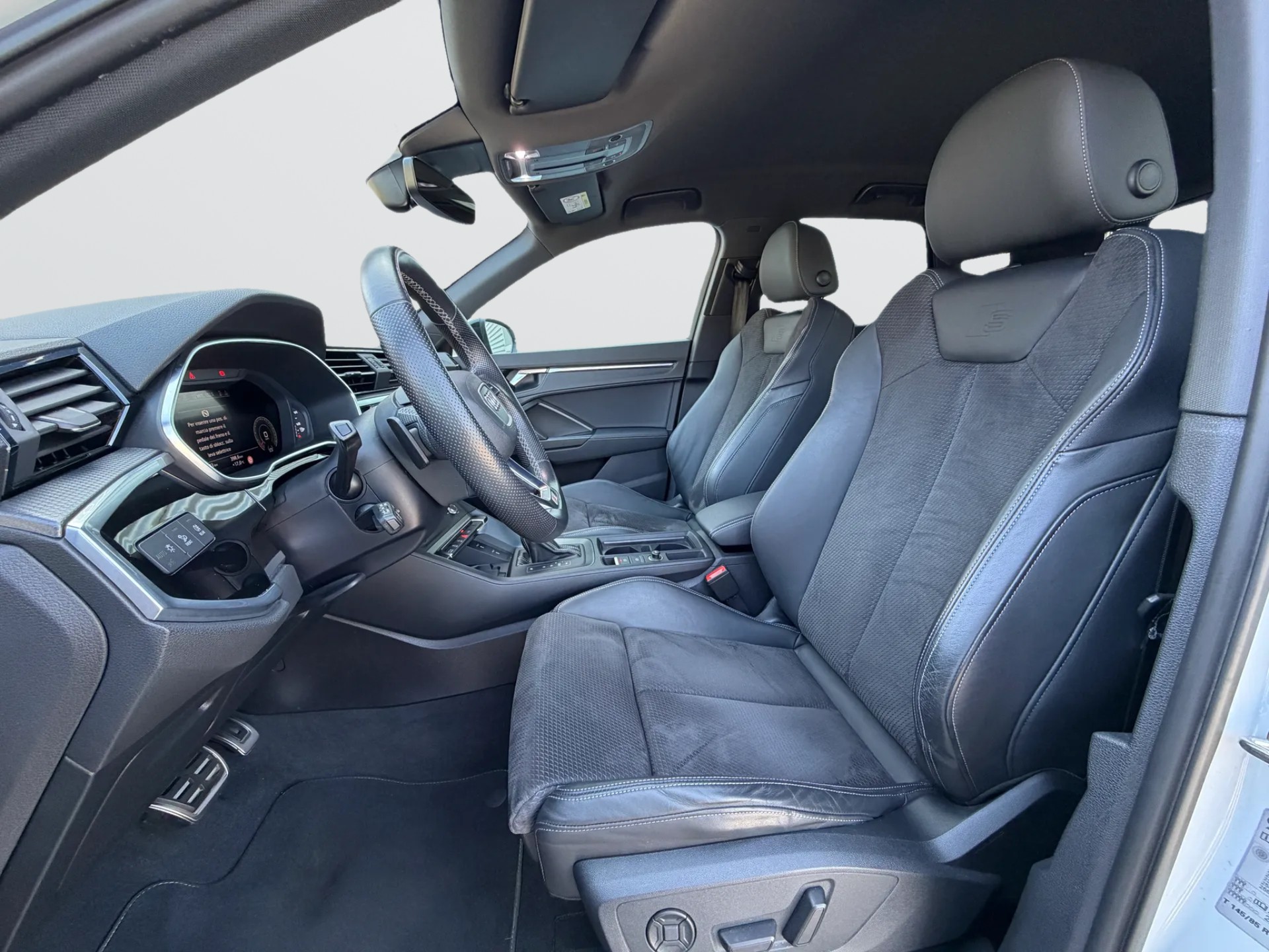 AUDI Q3 40 TDI S line quattro S-tronic-image-10