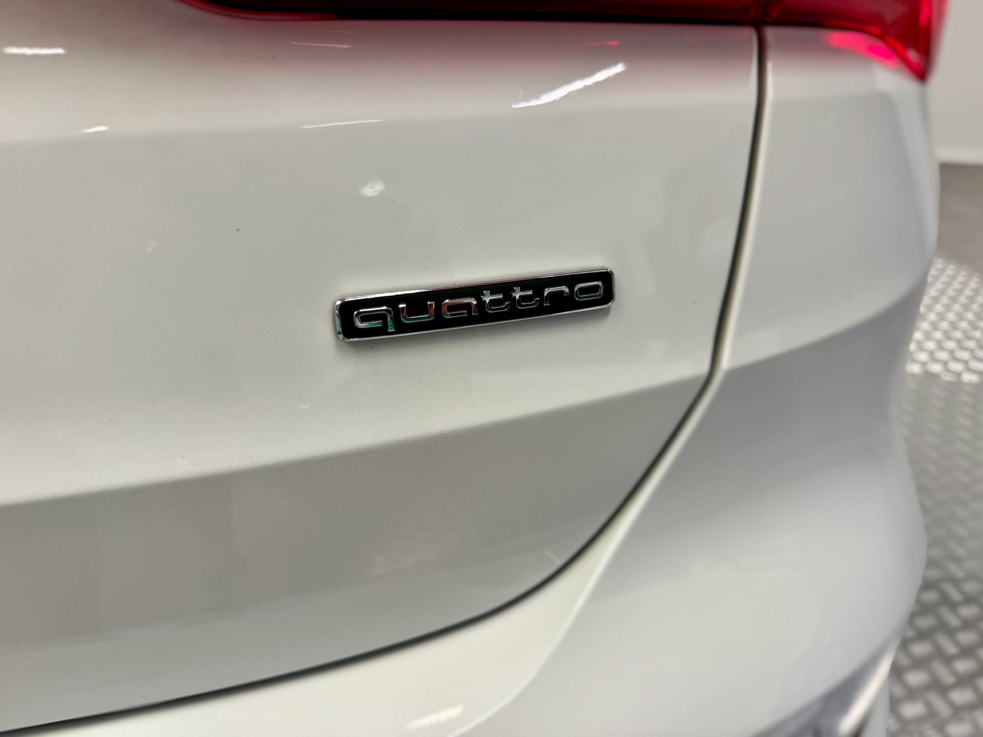 AUDI Q3 40 TDI S line quattro S-tronic-image-17
