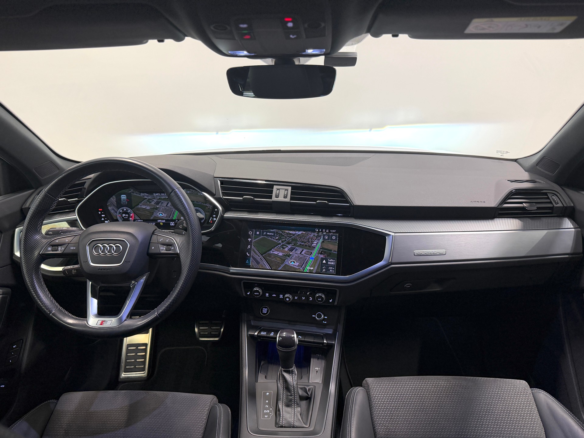 AUDI Q3 40 TDI S line quattro S-tronic-image-8