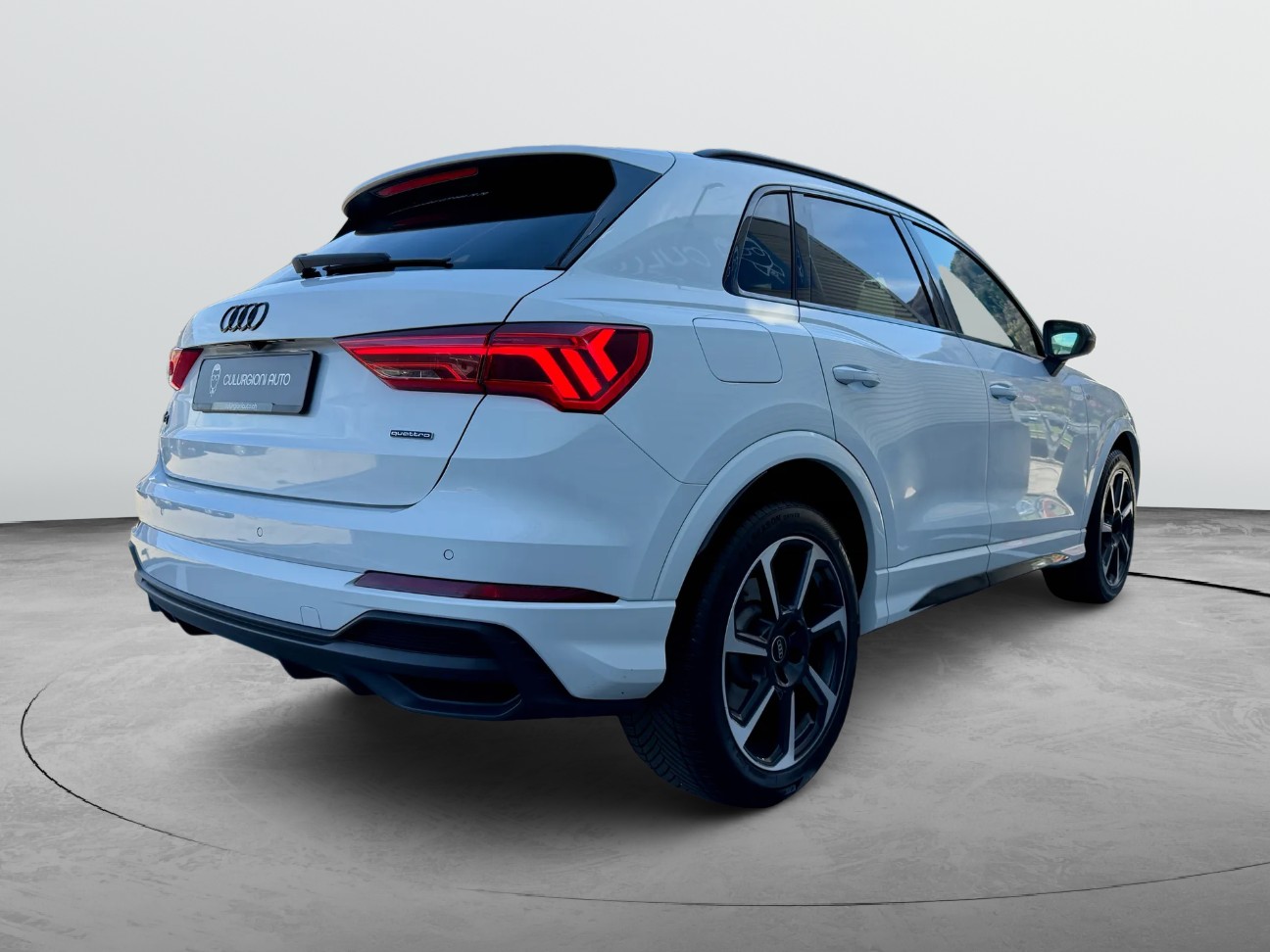 AUDI Q3 40 TDI S line quattro S-tronic-image-4