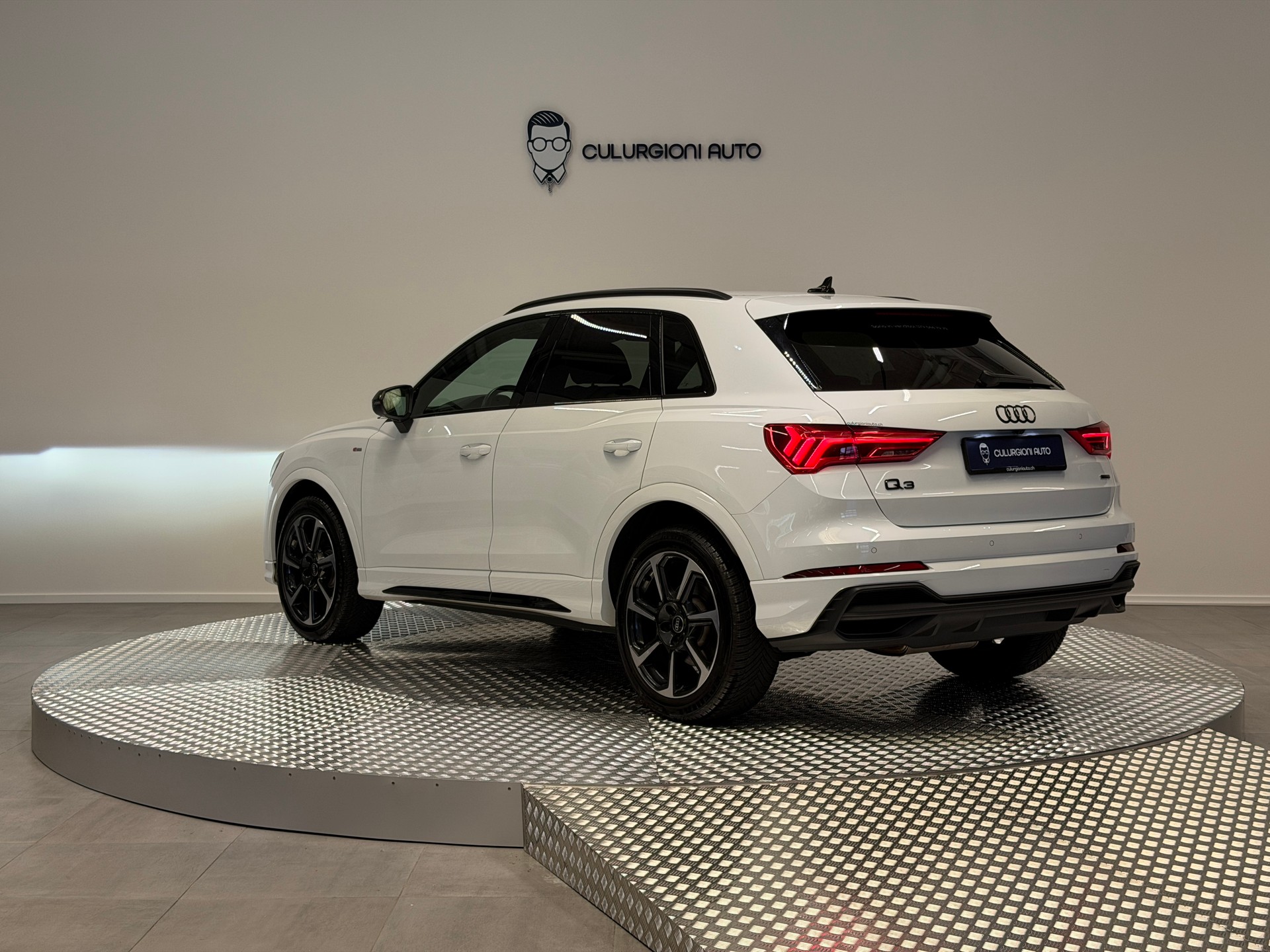 AUDI Q3 40 TDI S line quattro S-tronic-image-6