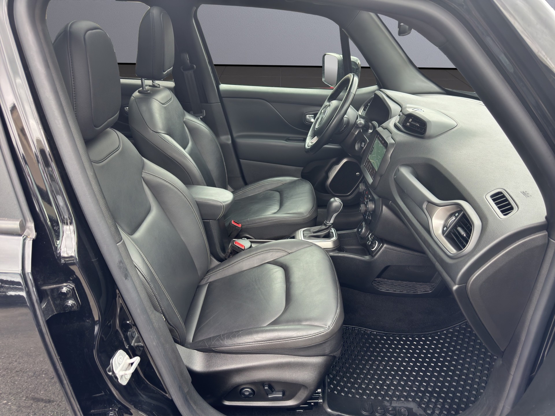JEEP Renegade 1.3 Turbo Limited AWD-image-14
