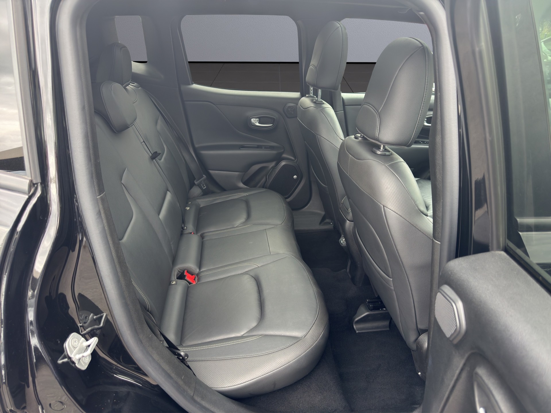 JEEP Renegade 1.3 Turbo Limited AWD-image-15