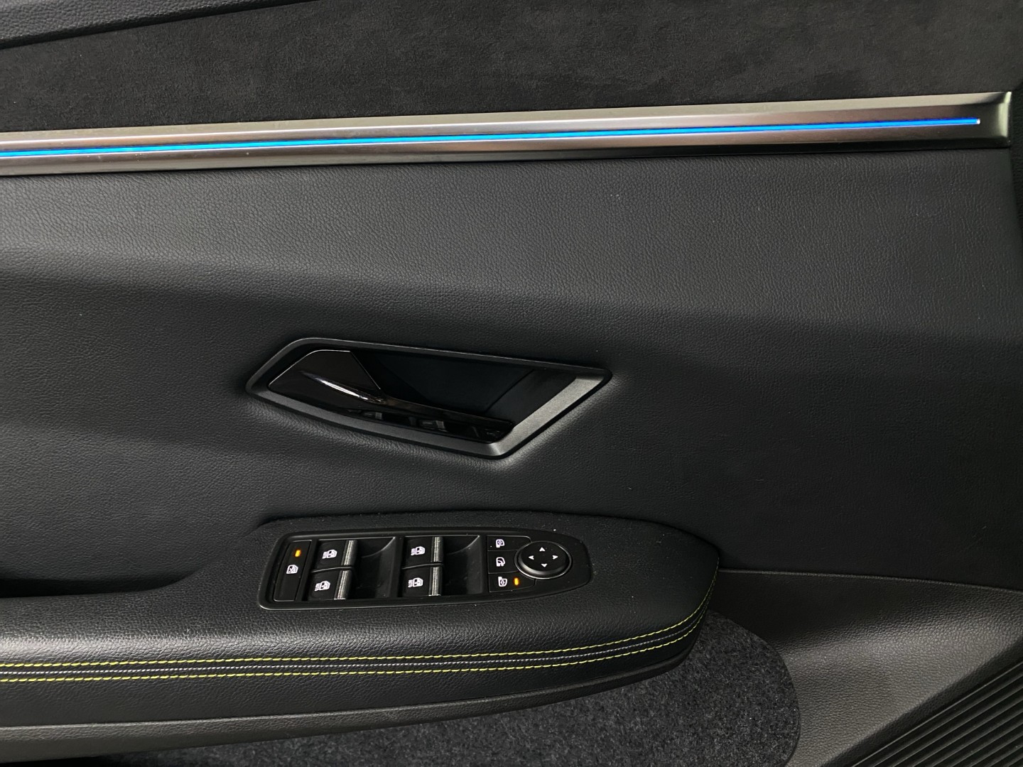 RENAULT Mégane E-TECH EV60 Techno-image-19
